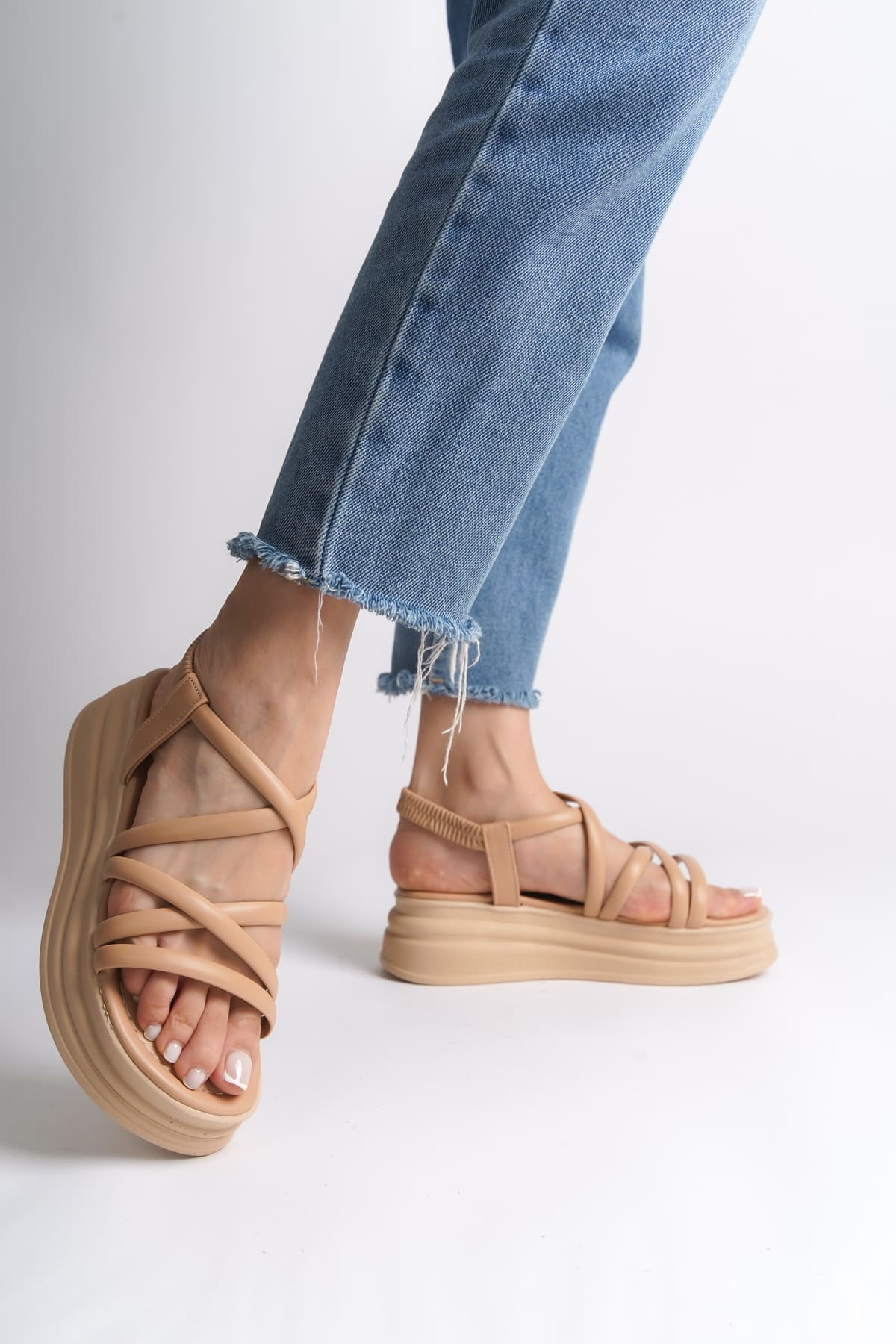 BELLA Lastikli Şerit Detaylı Ortopedik Taban Kadın Sandalet  CTT - Ten - 40