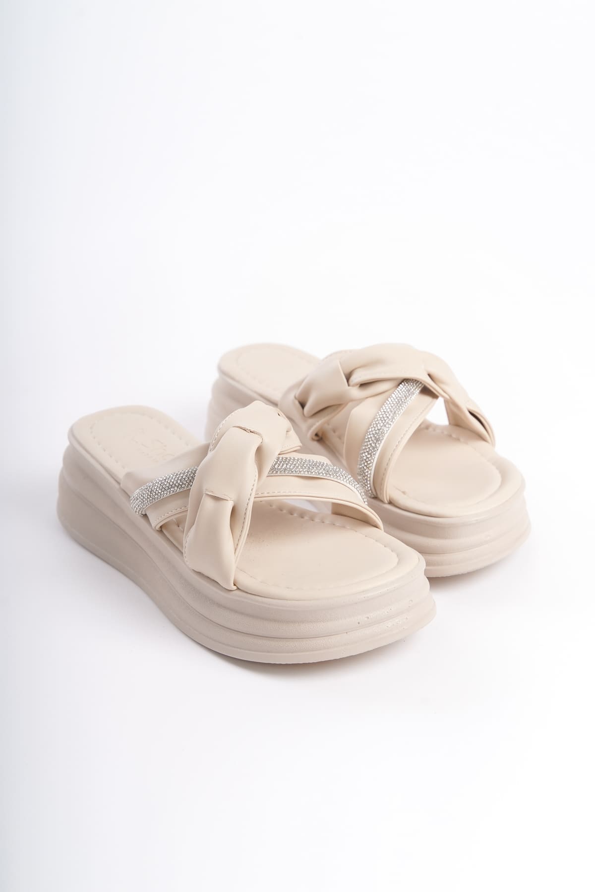 CLARA Krem Düz Topuklu Taşlı Kurdeleli Kadın Terlik