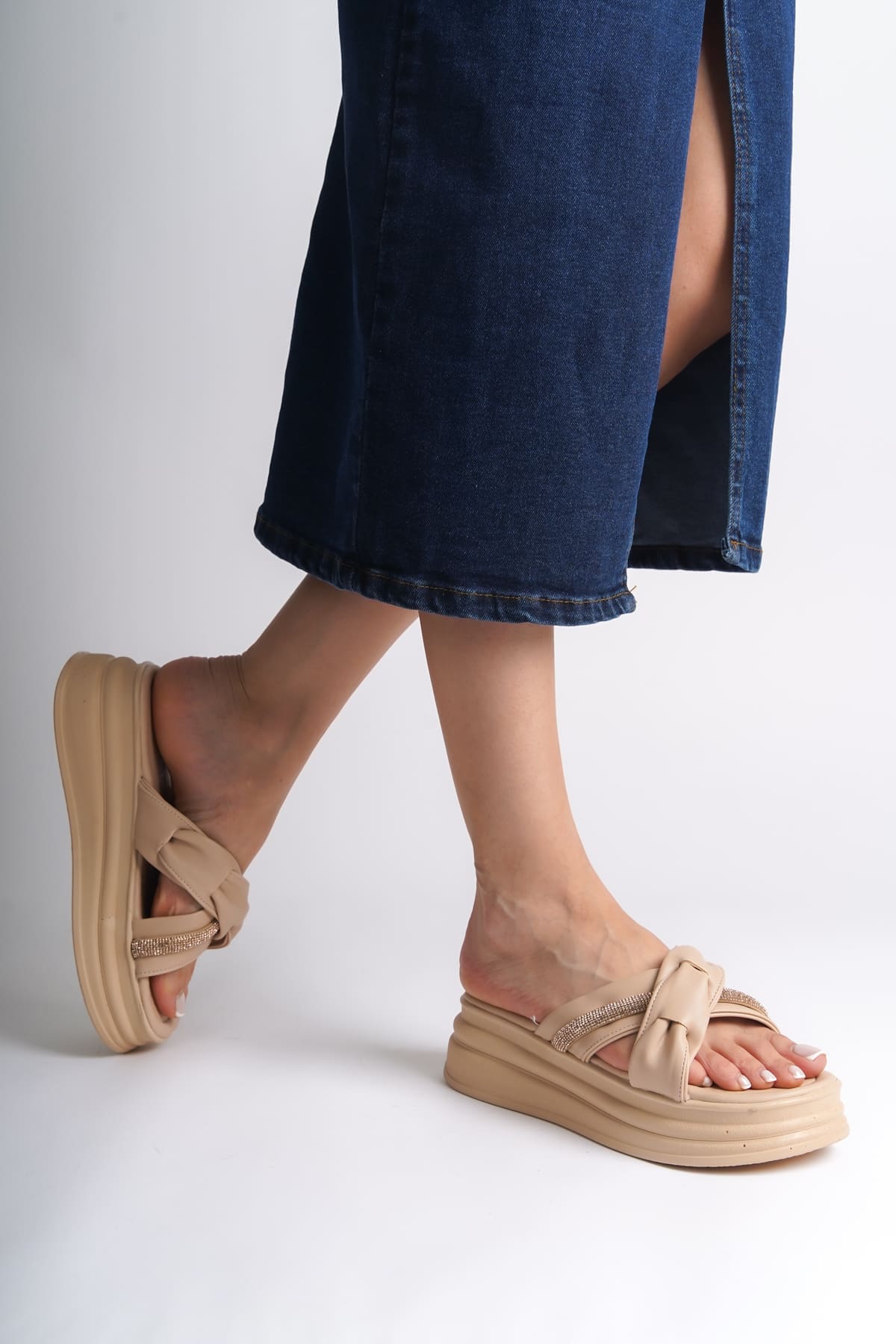 CLARA Düz Topuklu Kurdele Desenli Taşlı Kalın ve Ortopedik Taban Kadın Terlik  CTT - Ten - 39 Resim 2