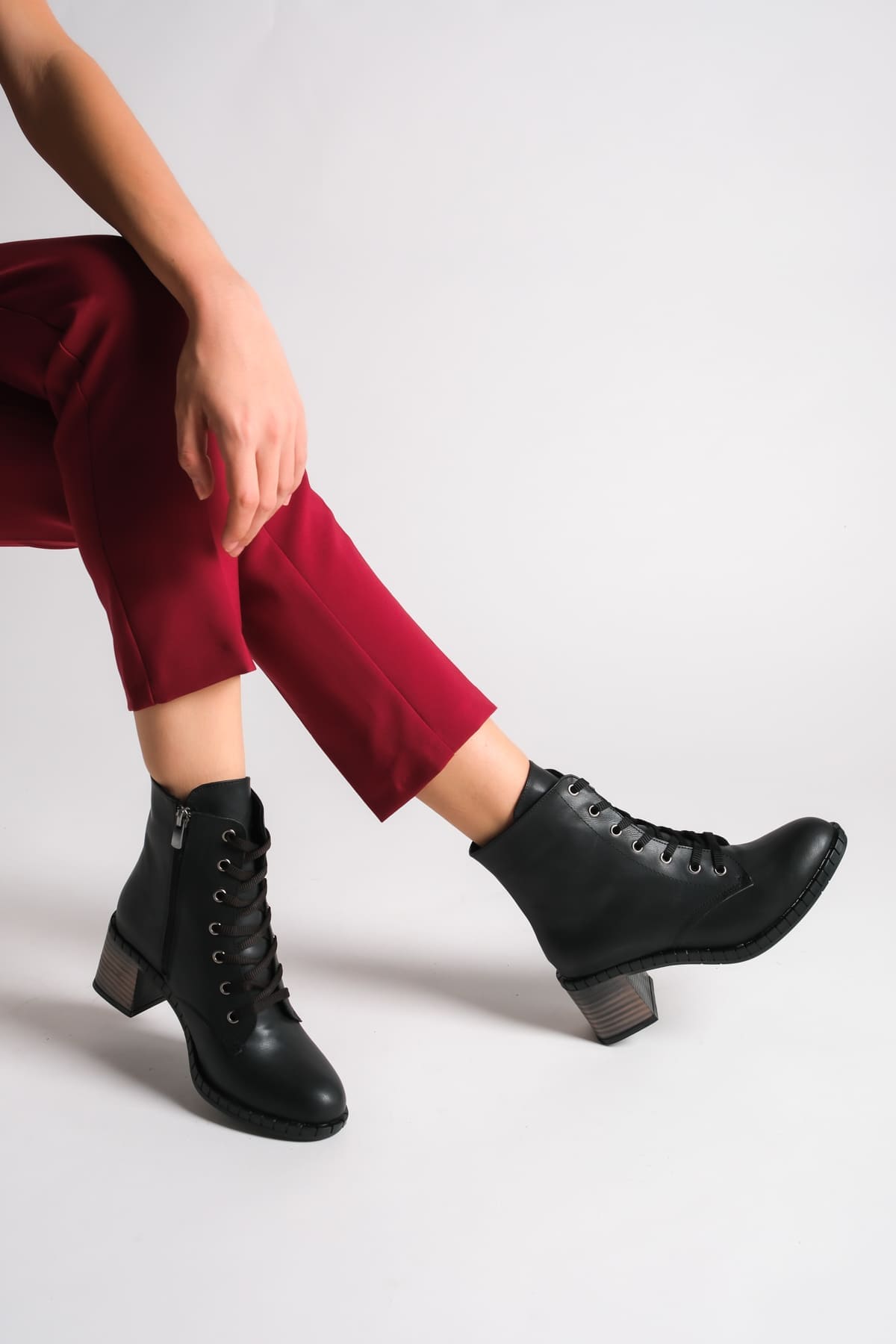 DIANA Bağcıklı Fermuarlı Ortopedik Taban Topuklu Kadın Bot CST - Siyah - 39 Resim 2