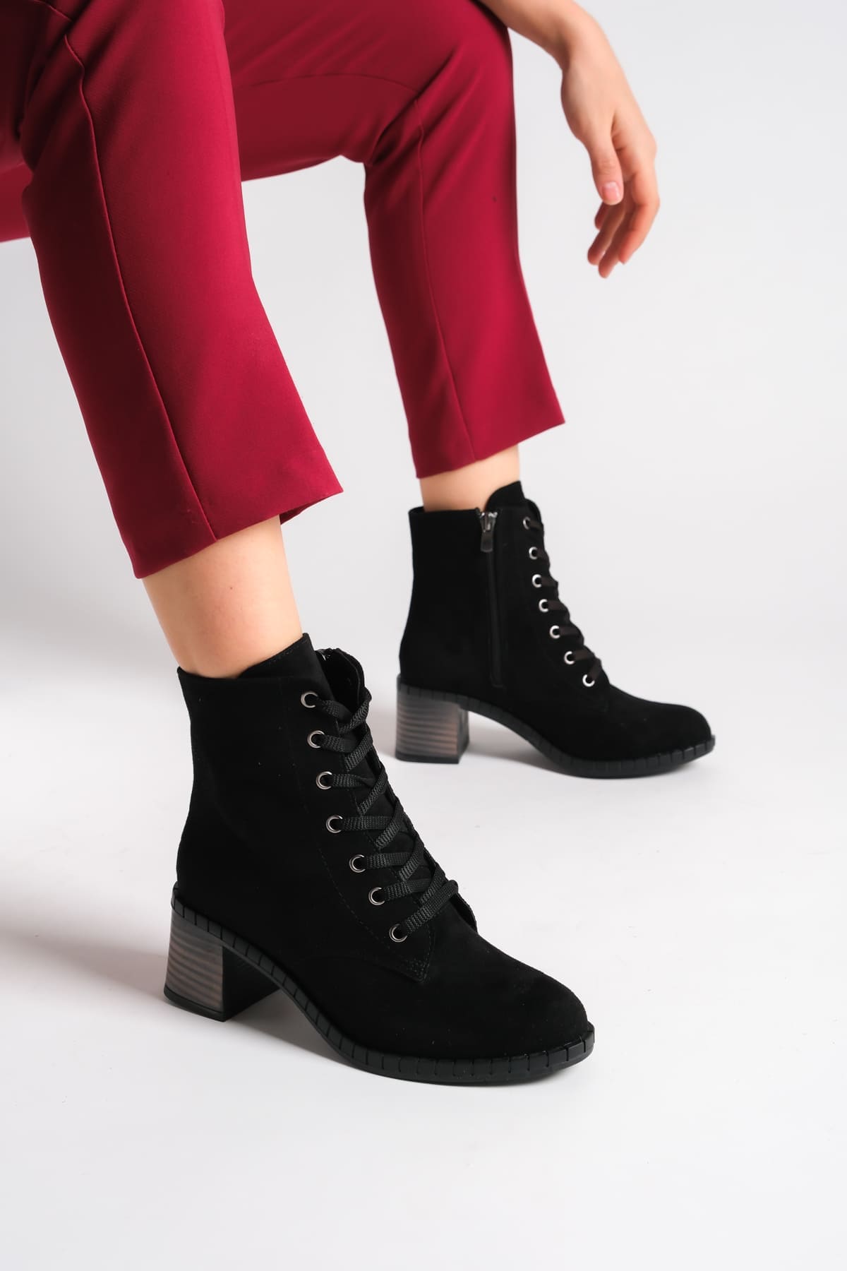 DIANA Vineyard Zippered Oresole Balled Suede Female Bot SST - Black
