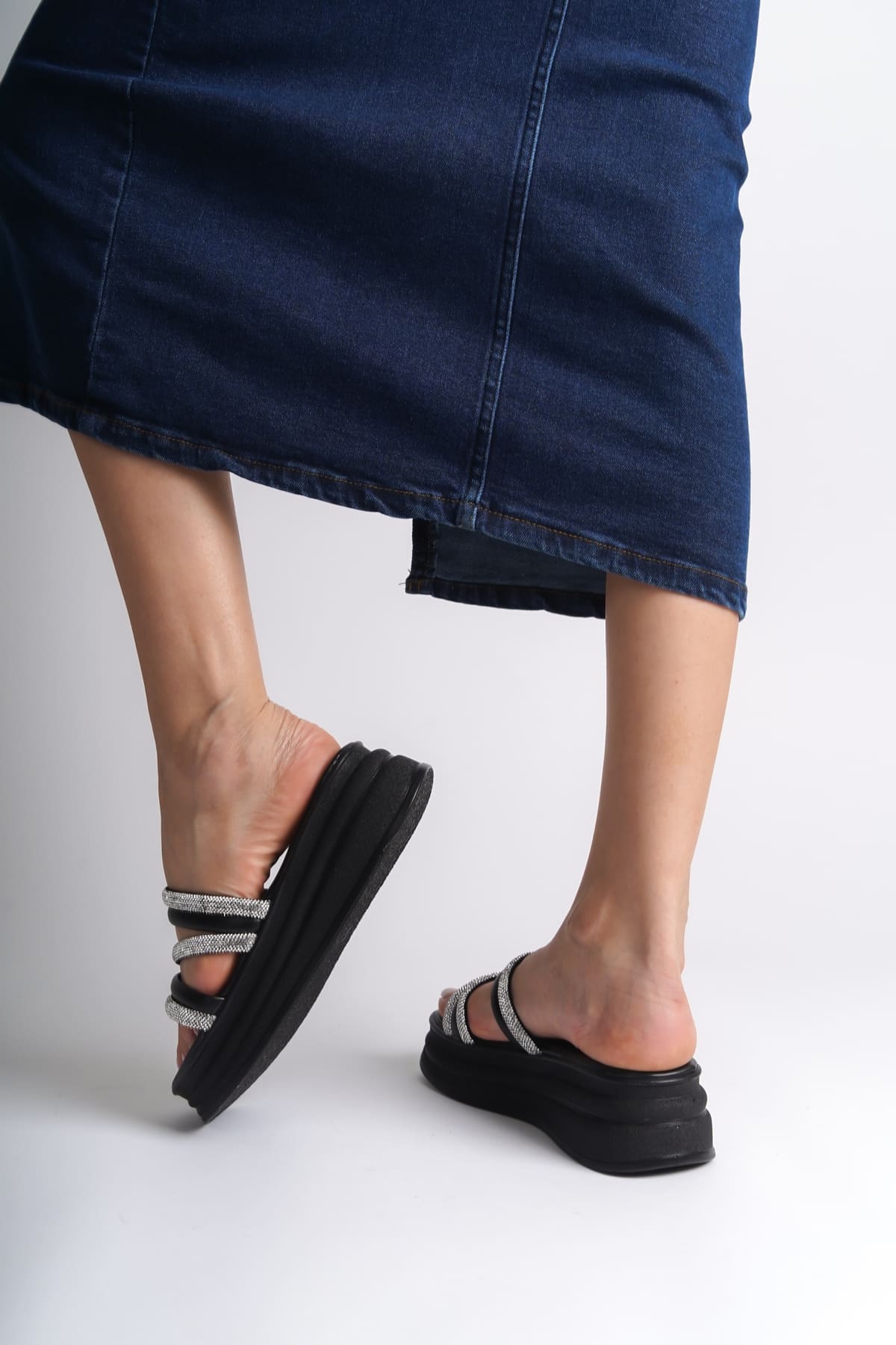 ELISE Düz Topuklu Şeritli Taşlı Kalın ve Ortopedik Taban Kadın Terlik CST - Siyah - 40 Resim 3