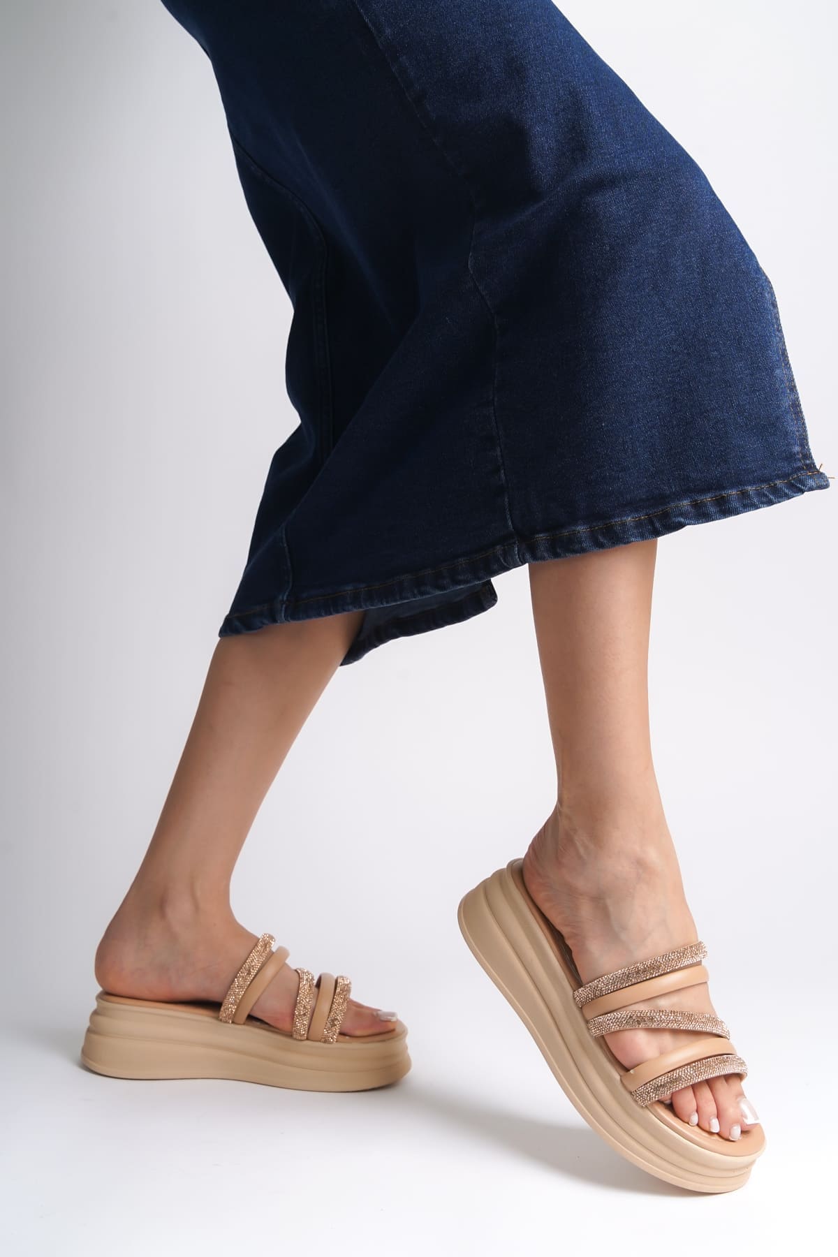 ELISE Düz Topuklu Şeritli Taşlı Kalın ve Ortopedik Taban Kadın Terlik  CTT - Ten - 39 Resim 3