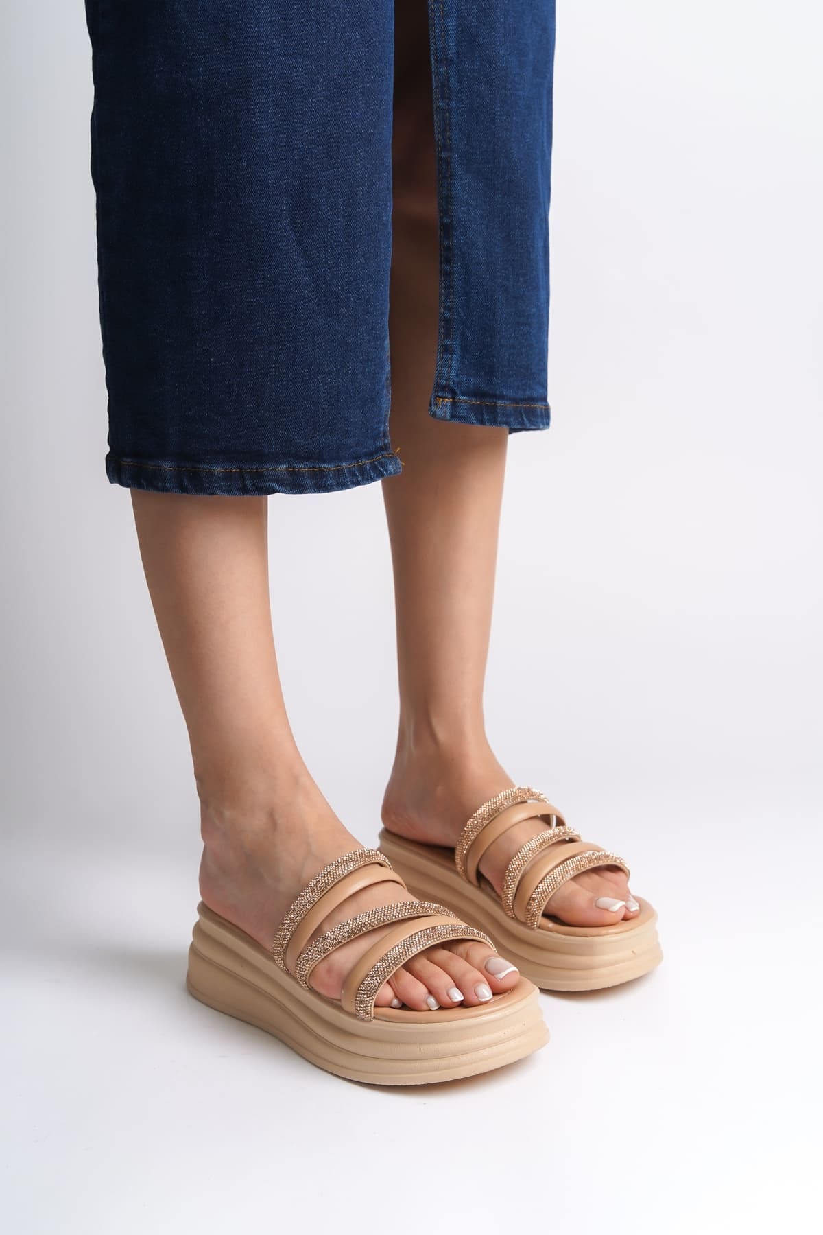 ELISE Düz Topuklu Şeritli Taşlı Kalın ve Ortopedik Taban Kadın Terlik  CTT - Ten - 39