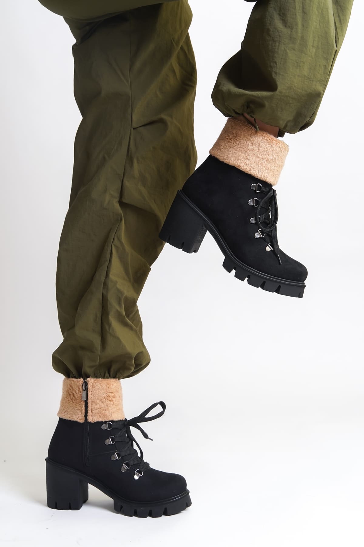 EMMA Bağcıklı Fermuarlı Ortopedik Taban Topuklu Kürk Detaylı Süet Kadın Bot SST - Siyah - 40 Resim 2