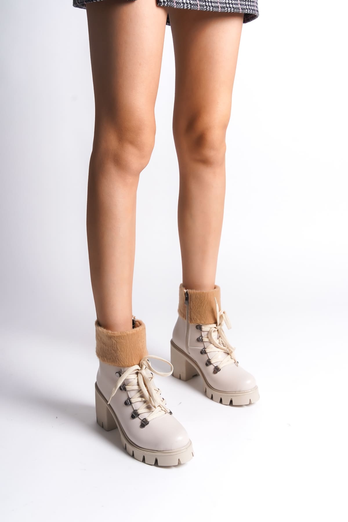 Zippered Orthopedic Base Ball Fur Detailed Women Bot CKT - Cream