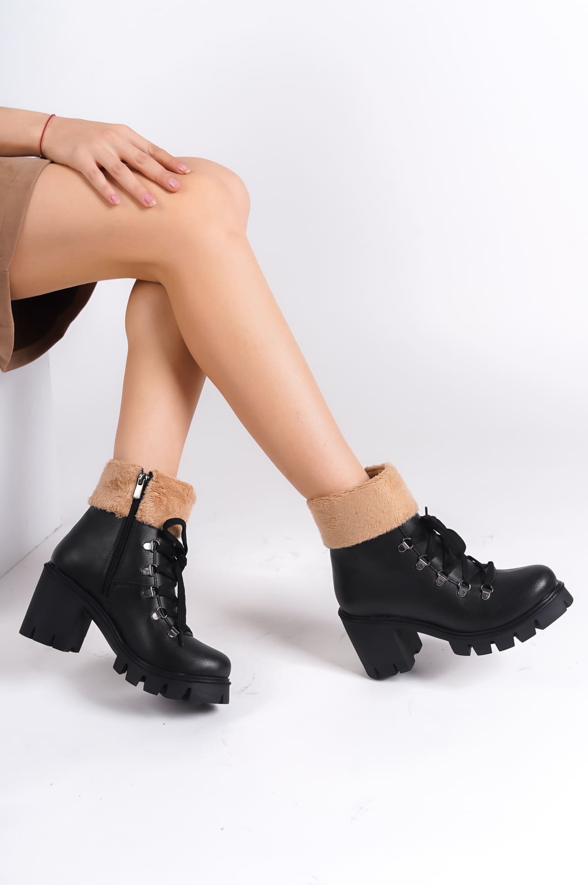 EMMA Bağcıklı Fermuarlı Ortopedik Taban Topuklu Kürk Detaylı Kadın Bot  CST - Siyah - 39 Resim 2