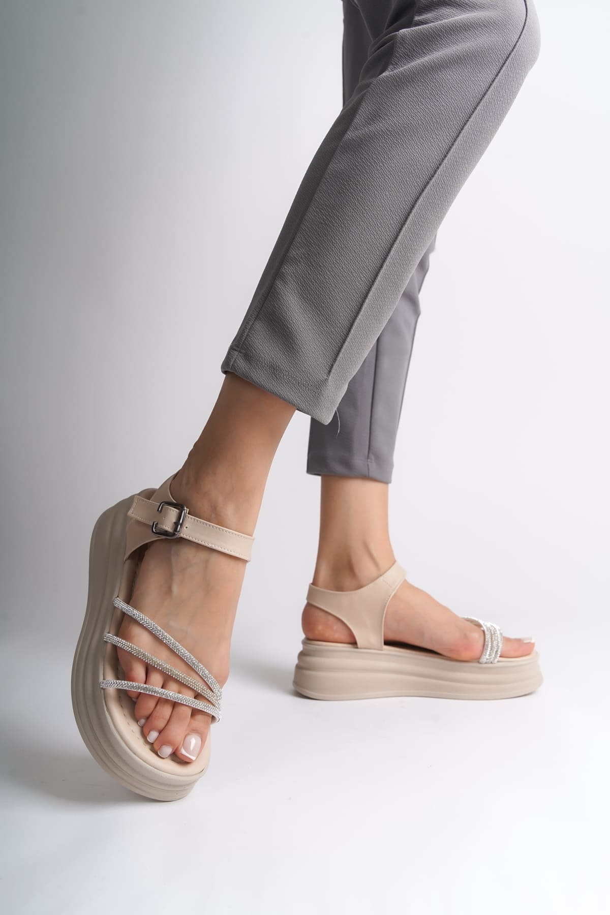 EVA Thick Buckleed Striped Orthopedic Base Female CKT - Cream