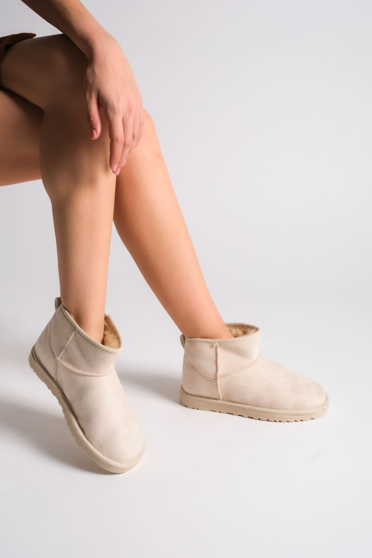 JOLIE Bağcıksız Düz Taban İçi Kürklü Kısa Süet Kadın Bot SKT - Krem - 39 Resim 2