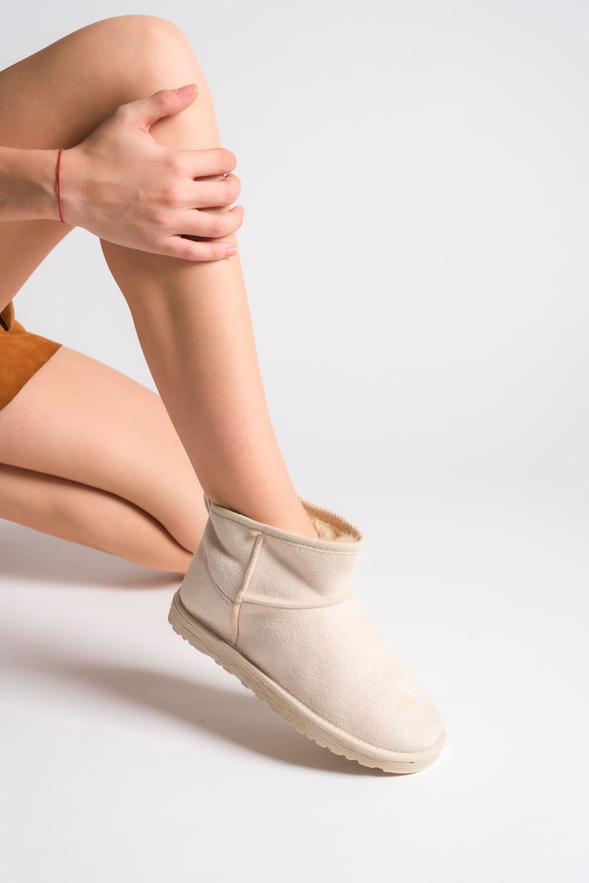 JOLIE Bağcıksız Düz Taban İçi Kürklü Kısa Süet Kadın Bot SKT - Krem - 39 Resim 3