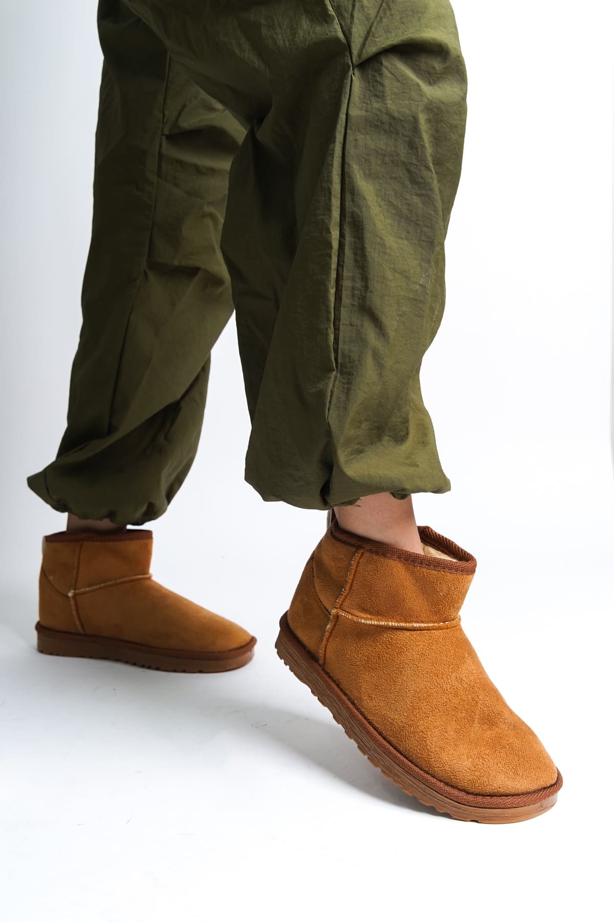 JOLIE Bağcıksız Düz Taban İçi Kürklü Kısa Süet Kadın Bot  STT - Taba - 40 Resim 3