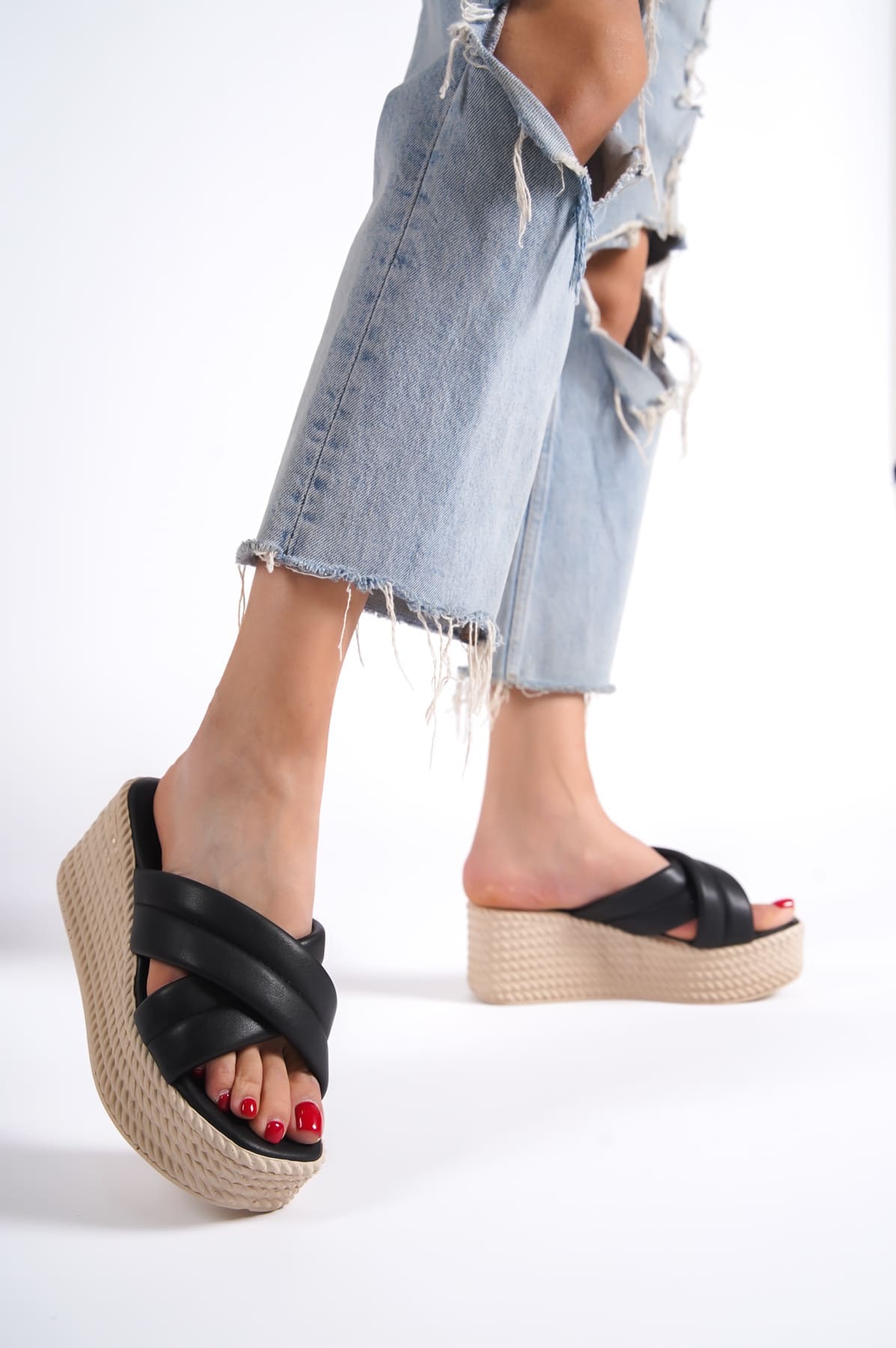 JOYMIX Siyah Dolgu Topuklu Ortopedik Kadın Terlik