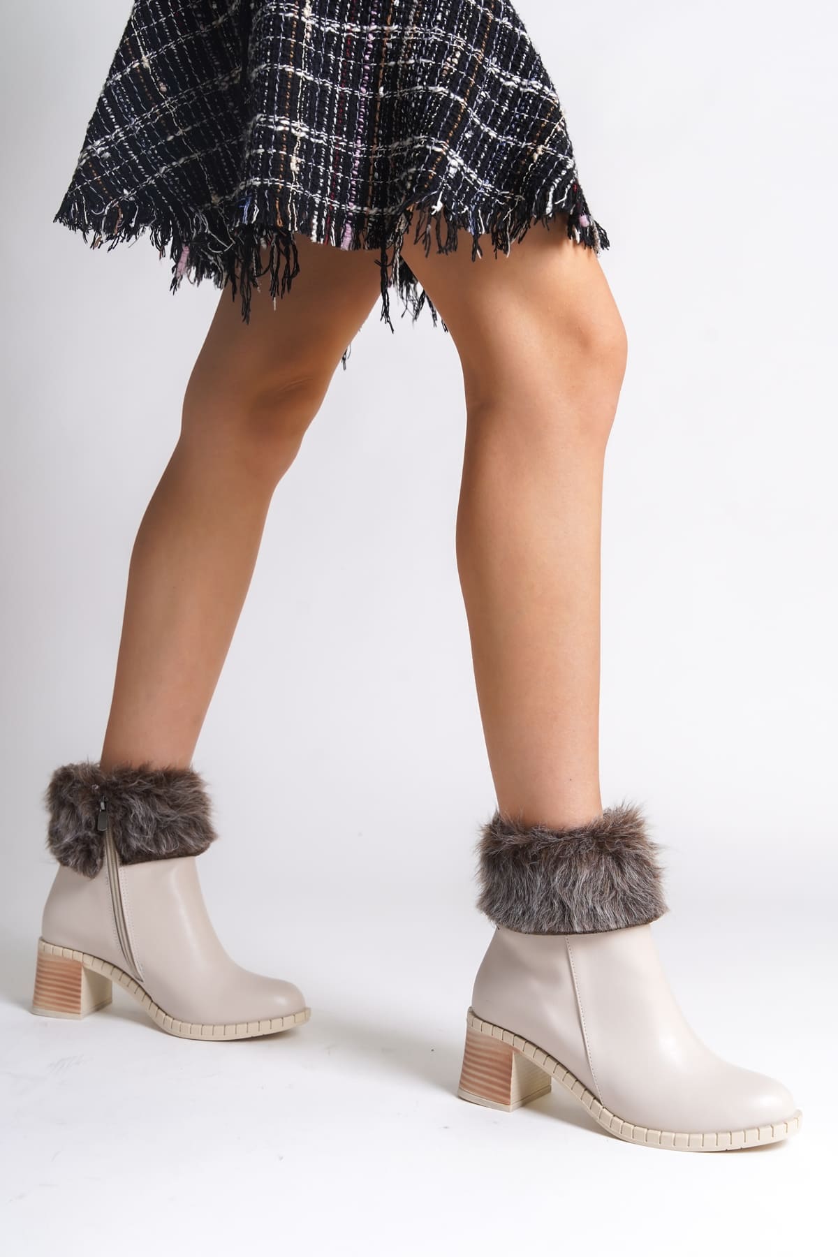 JULIA Fermuarlı Ortopedik Taban Tüylü Topuklu Kadın Bot CKT - Krem - 37