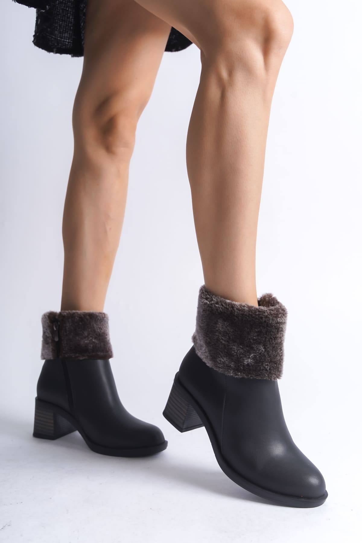 KATYA Fermuarlı Ortopedik Taban Topuklu Kürk Detaylı Kadın Bot CST - Siyah - 38 Resim 3