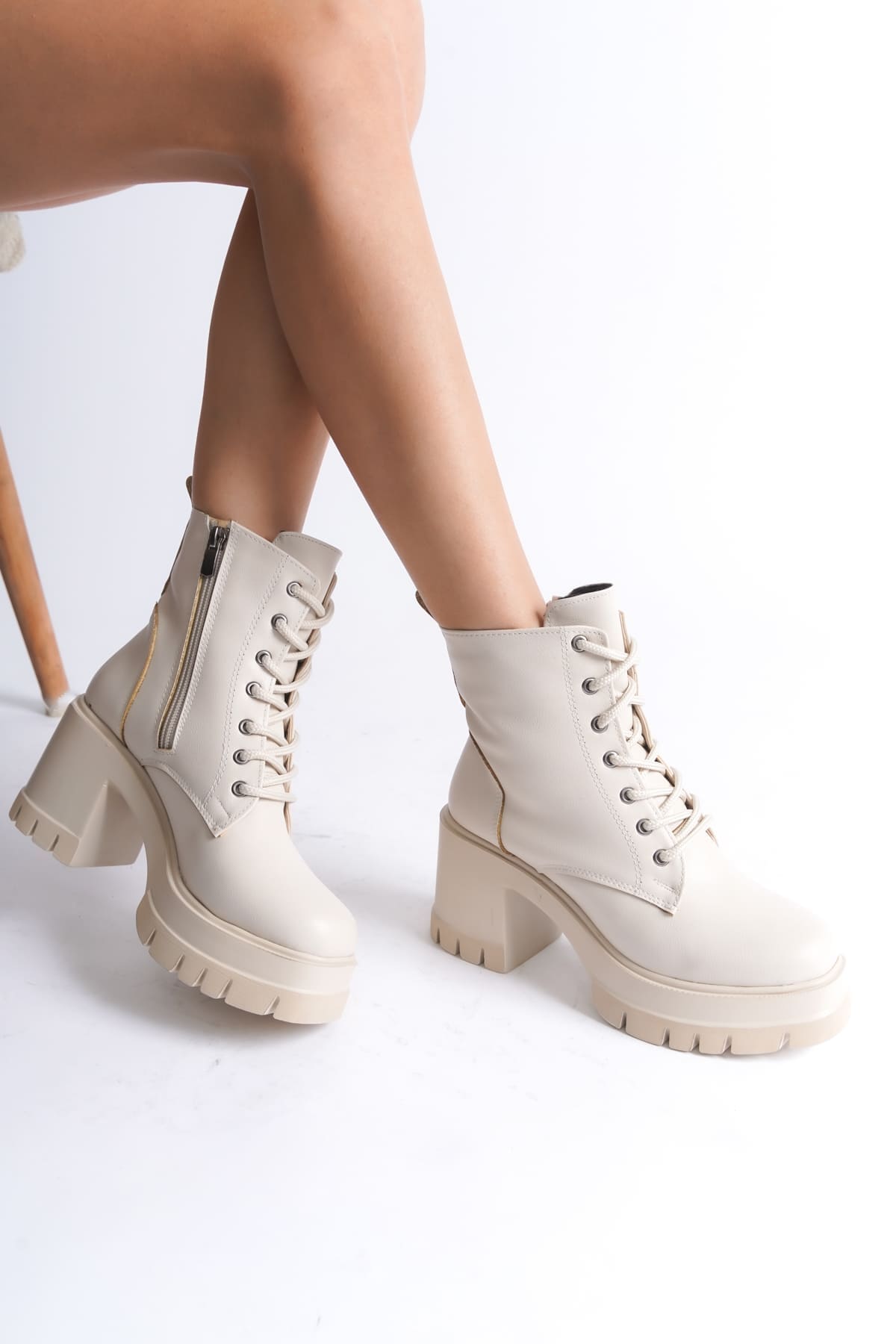 LAUREN Bağcıklı Fermuarlı Ortopedik Taban Topuklu Kadın Bot  CKT - Krem - 40 Resim 3