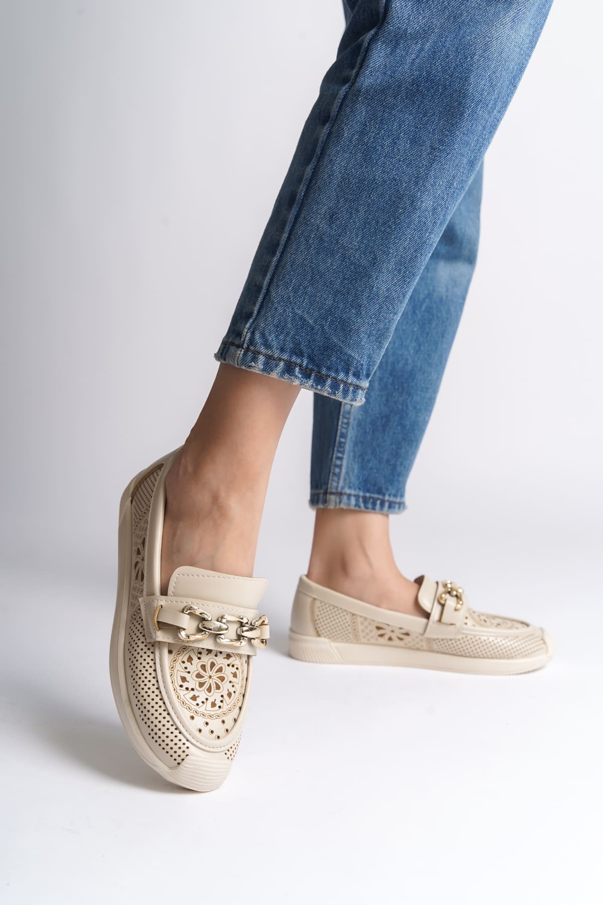 LAyle Unbonded Orthopedic Comfortable Base Flower Patterned Women Babet Shoes CKT - Cream
