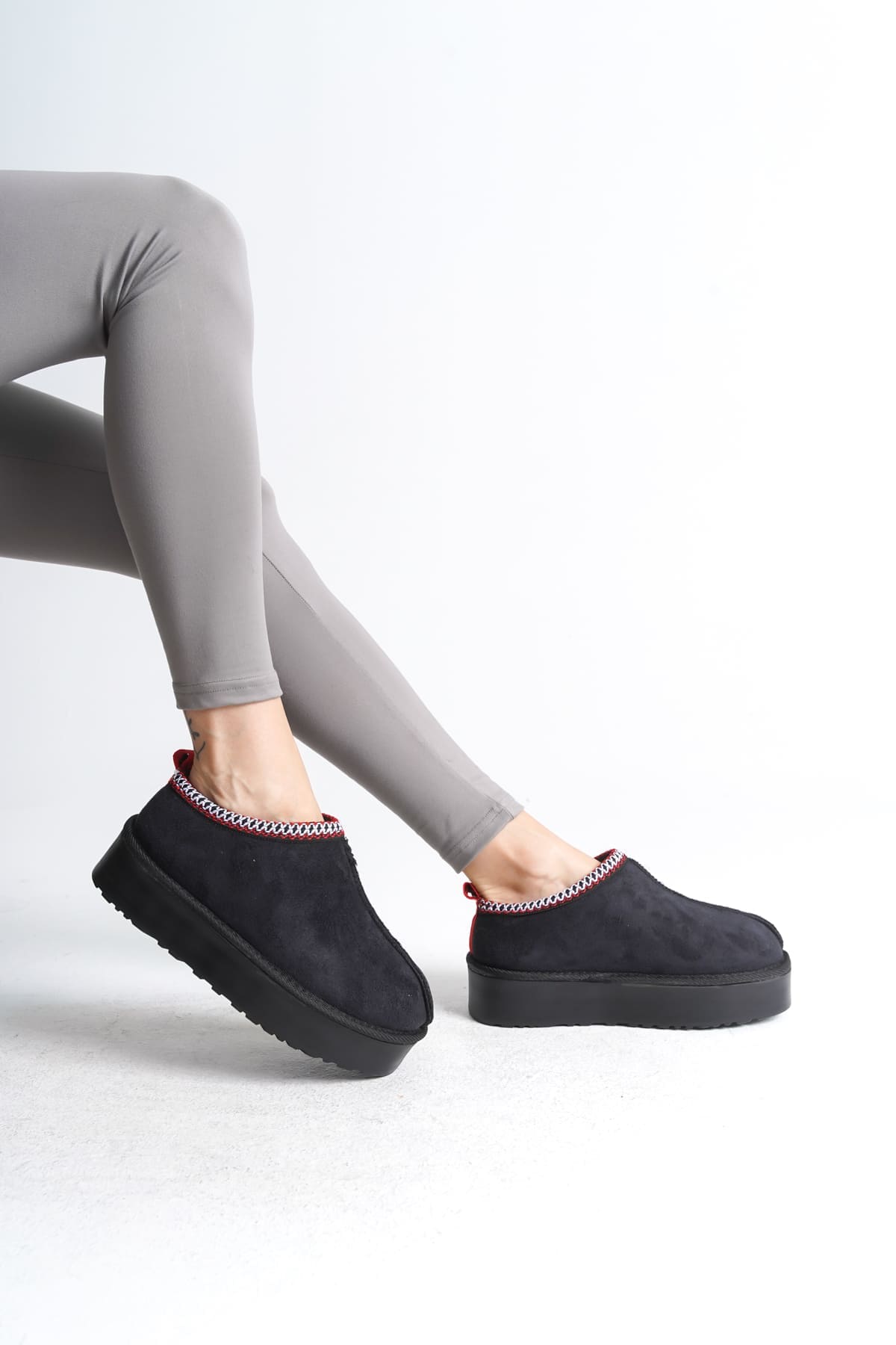 LEILA Bağcıksız Düz ve Kalın Taban İçi Kürklü Kısa Süet Kadın Bot  SST - Siyah - 40 Resim 3