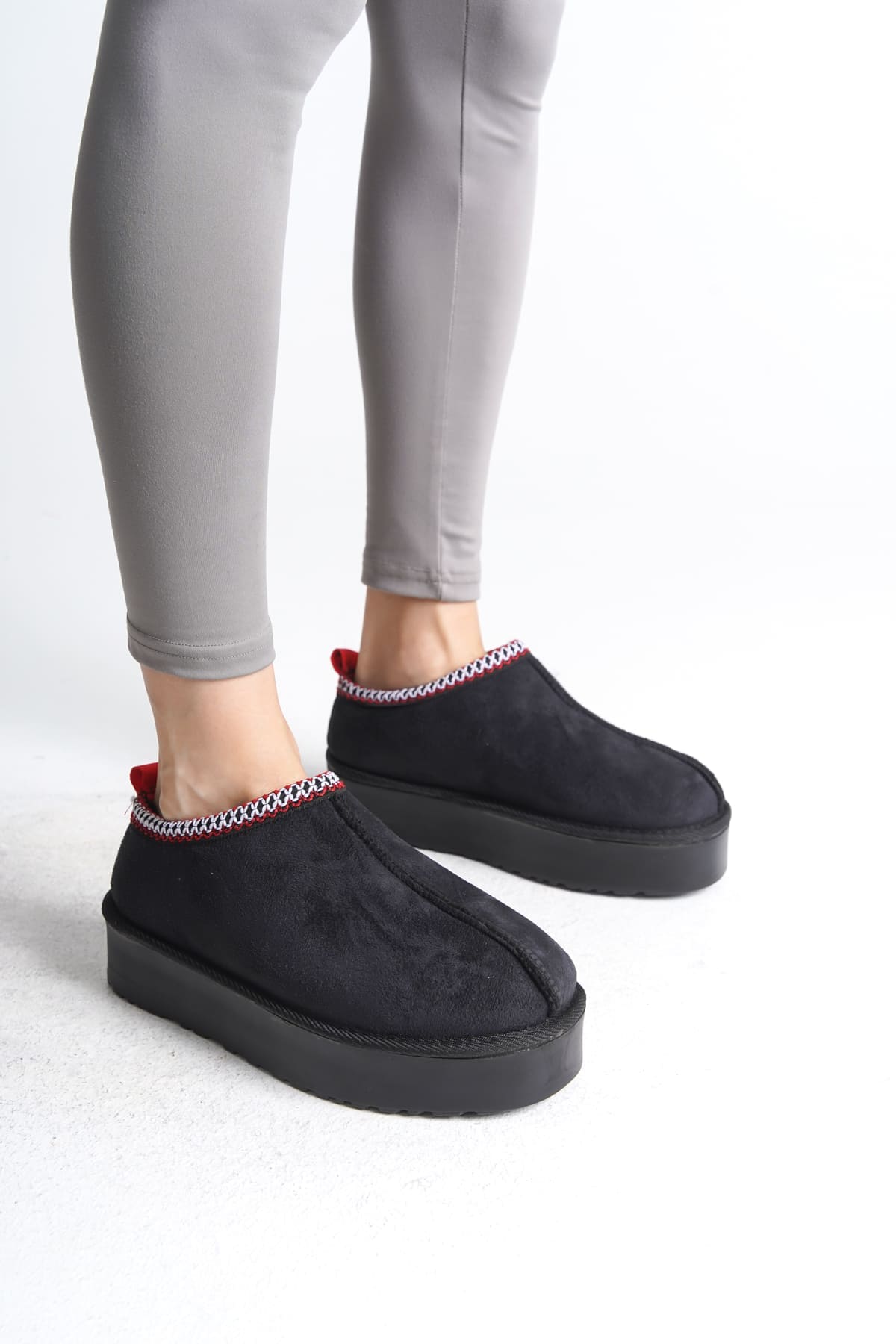 LEILA Bağcıksız Düz ve Kalın Taban İçi Kürklü Kısa Süet Kadın Bot  SST - Siyah - 40