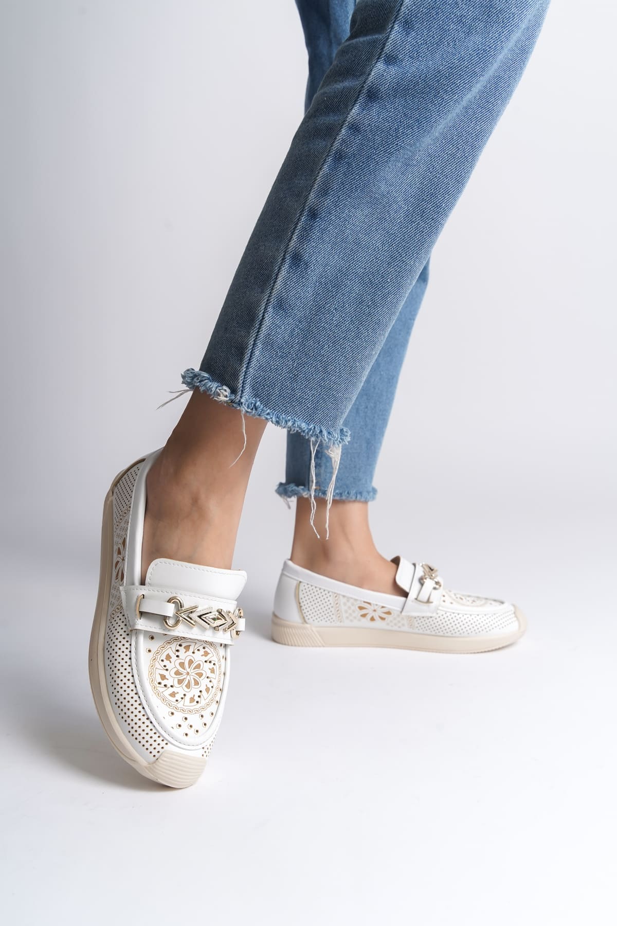 LILY Bağcıksız Ortopedik Rahat Taban Çiçek Desenli Kadın Babet Ayakkabı  CKT - Beyaz - 39 Resim 2