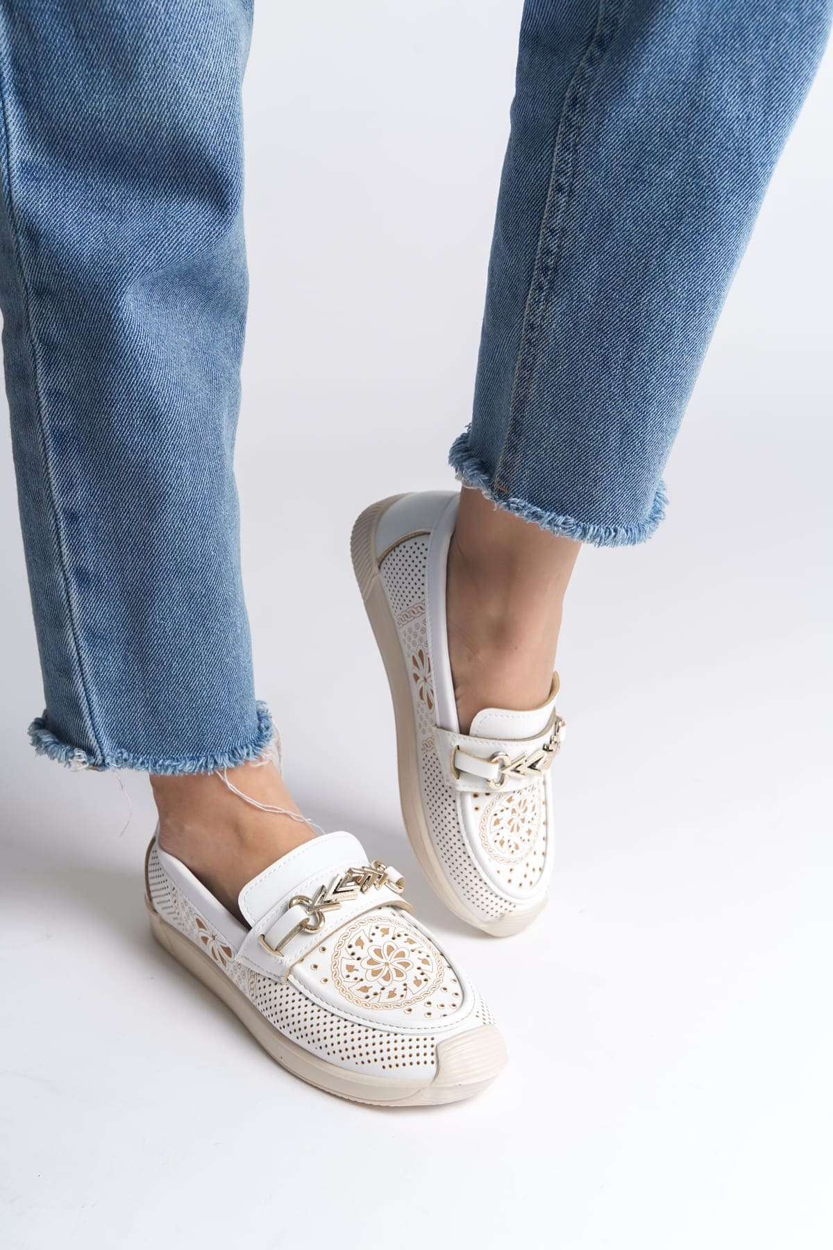 LILY Bağcıksız Ortopedik Rahat Taban Çiçek Desenli Kadın Babet Ayakkabı  CKT - Beyaz - 36