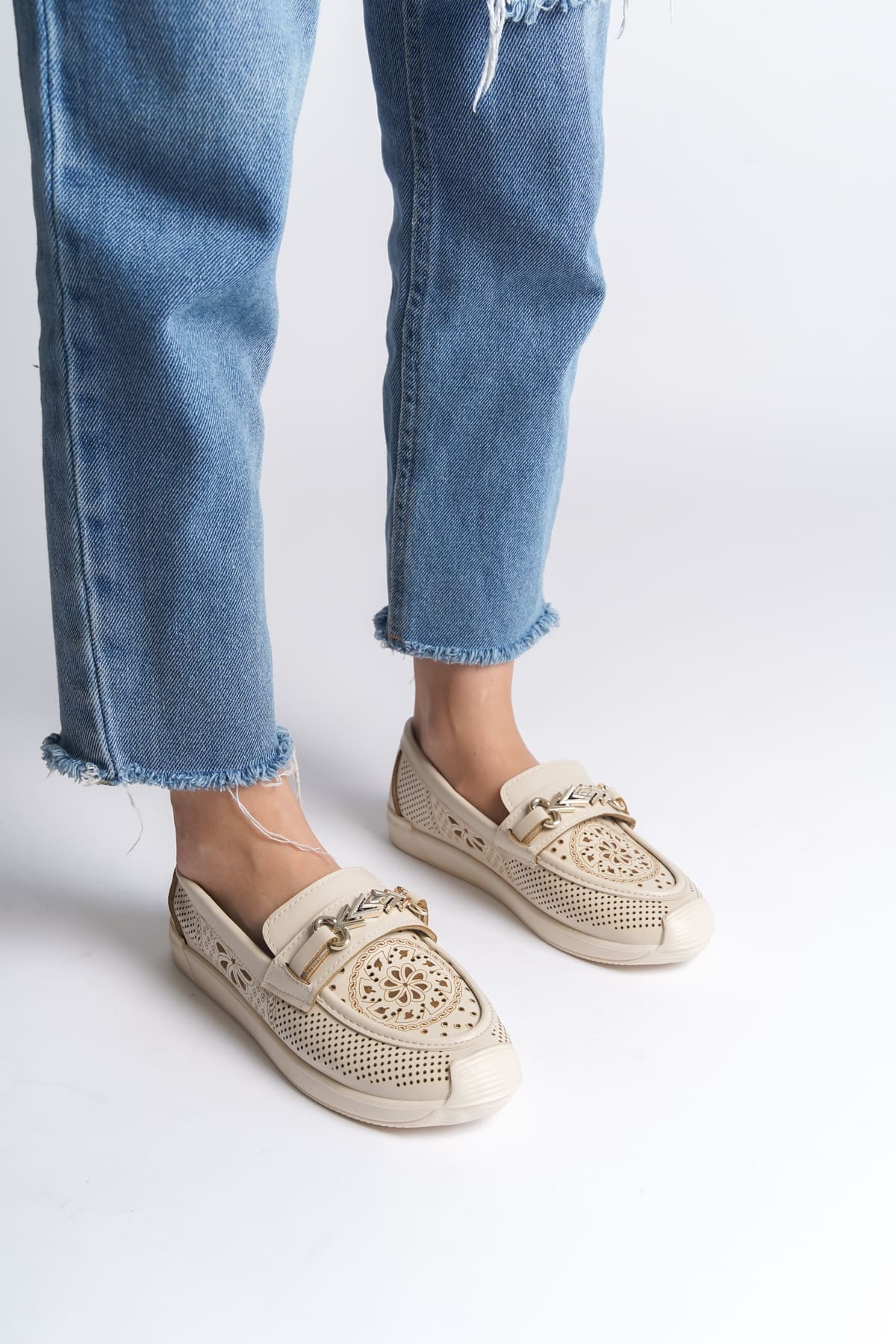 LILY Bağcıksız Ortopedik Rahat Taban Çiçek Desenli Kadın Babet Ayakkabı CKT - Krem - 37