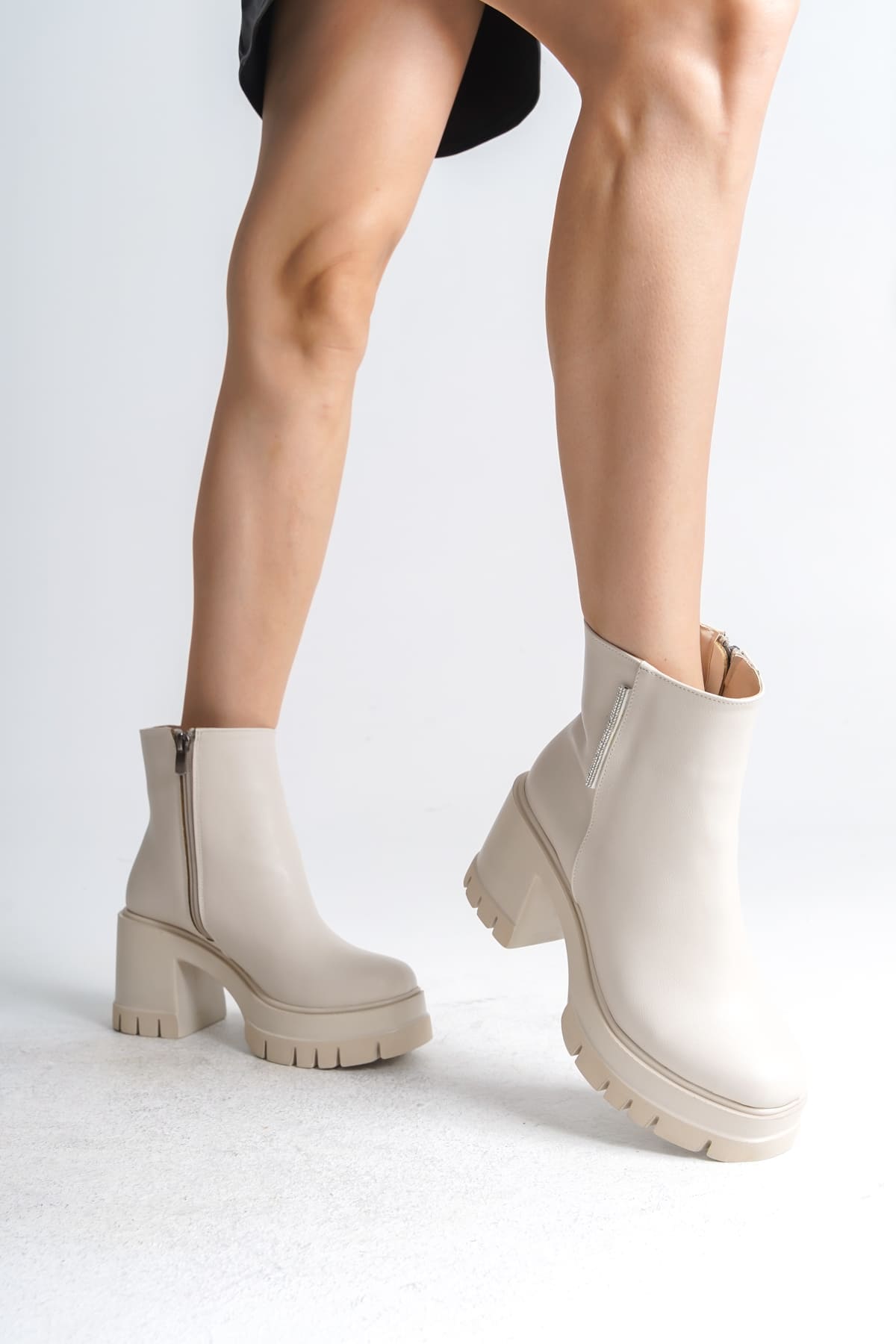 LISSE Fermuarlı Ortopedik Taban Kalın Topuklu Kadın Bot CKT - Krem - 39 Resim 3