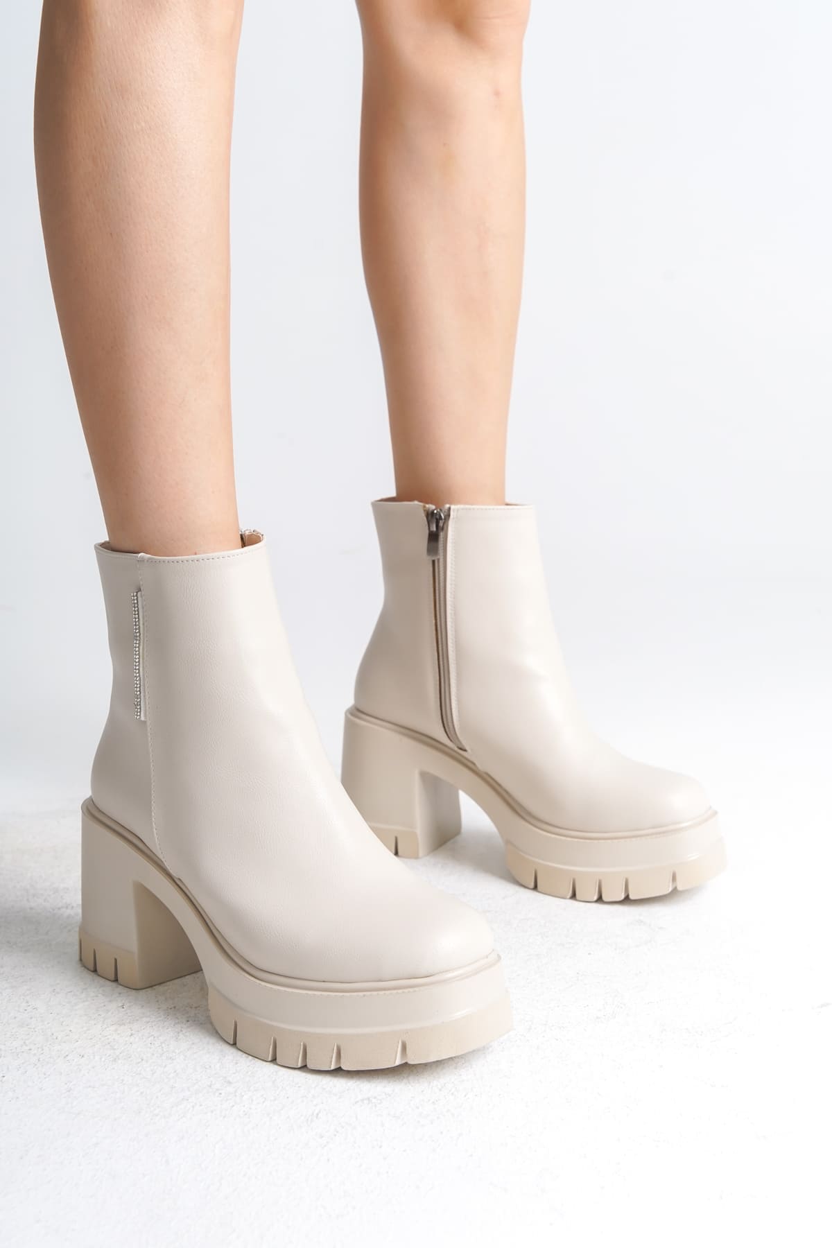 LISSE Fermuarlı Ortopedik Taban Kalın Topuklu Kadın Bot CKT - Krem - 39