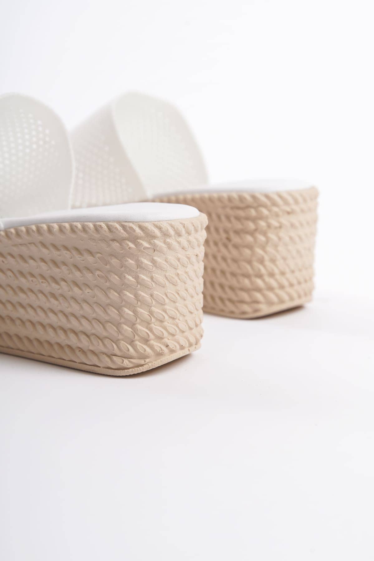 MARLA Dolgu Topuklu Ortopedik Taban Hasır Görünümlü Triko Kadın Terlik  TKT - Beyaz - 39 Resim 5