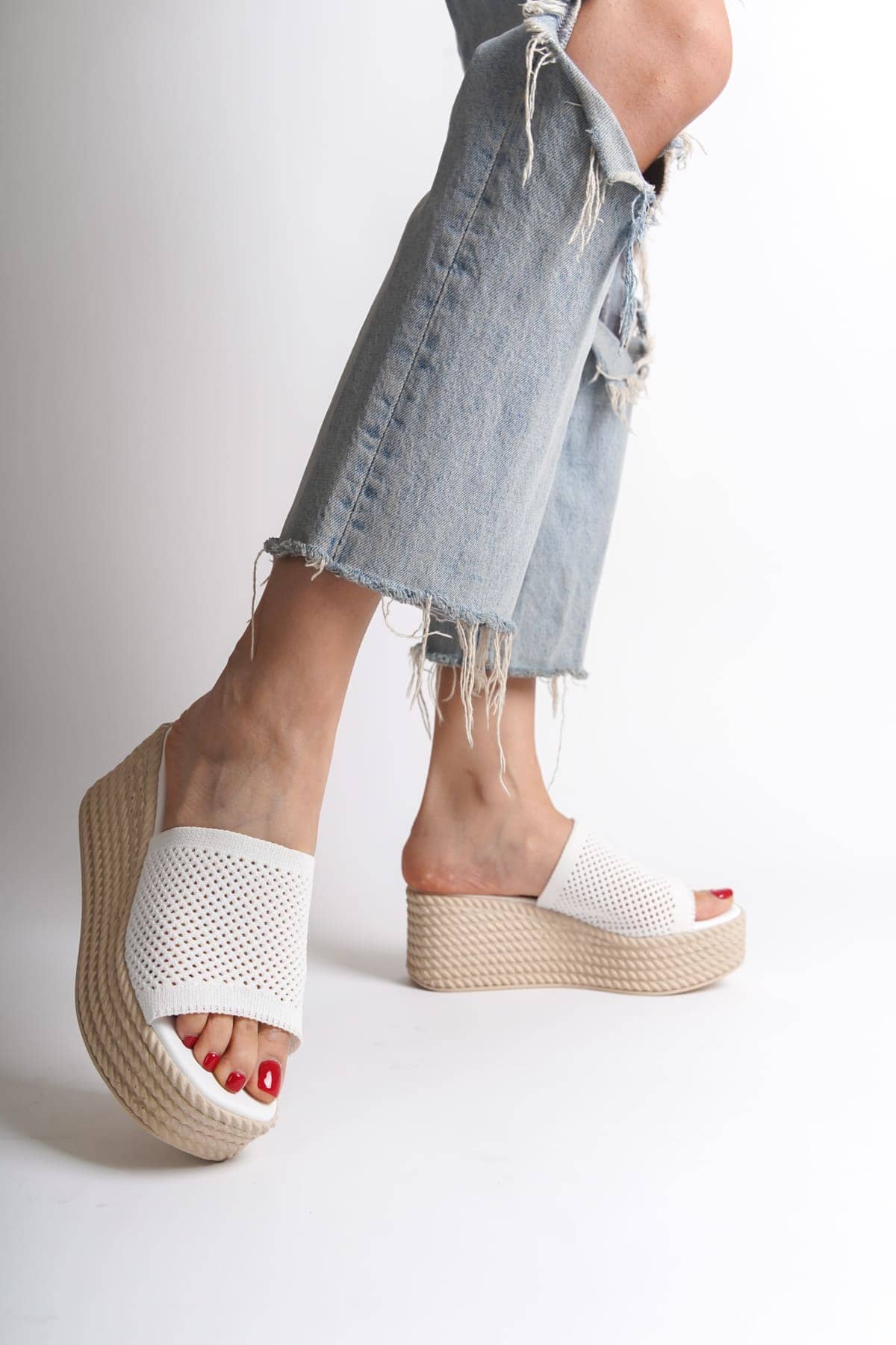 MARLA Filler Balled Orthopedic Base Mesh With Appearance Sweater Women Slipper TKT - White