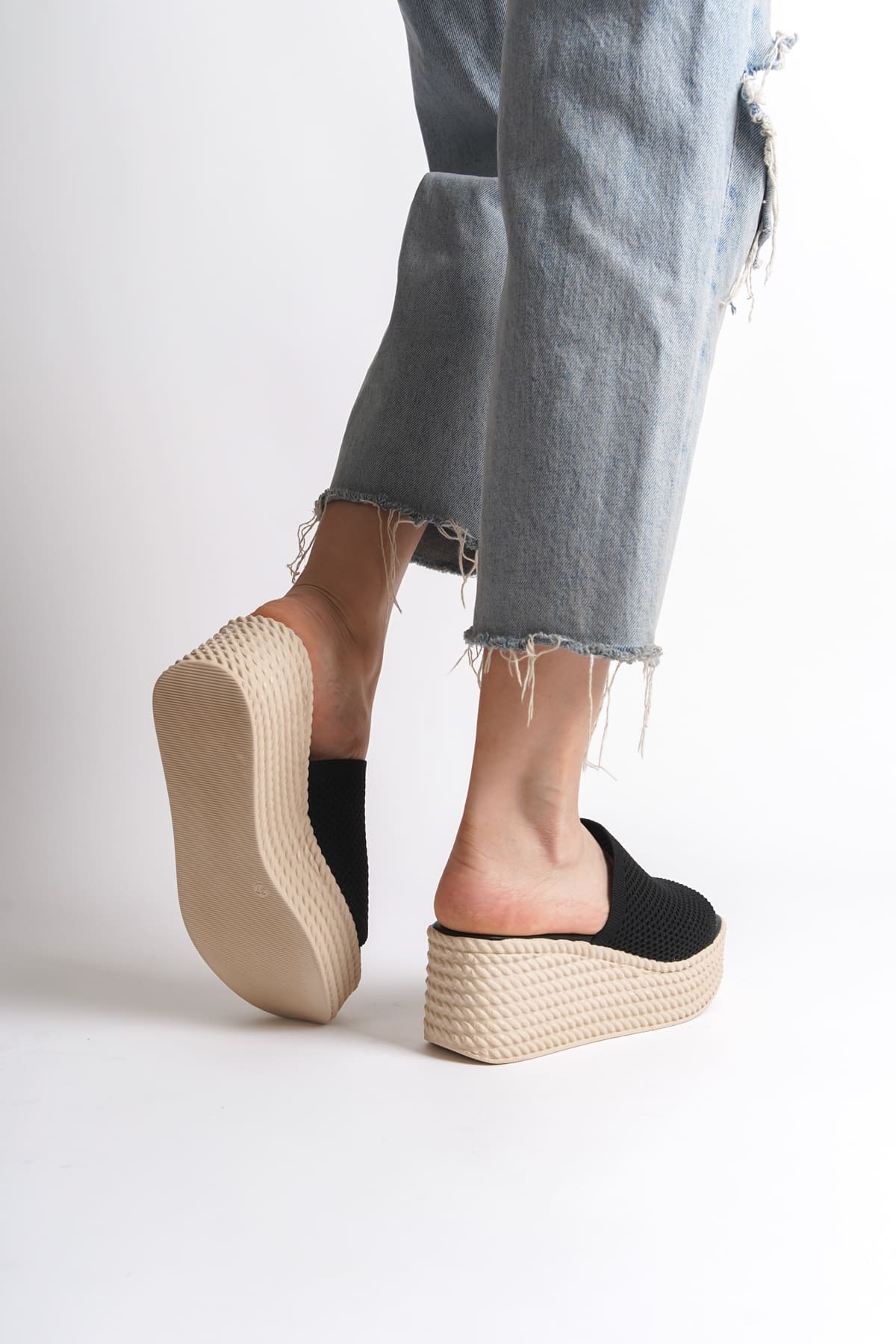 MARLA Dolgu Topuklu Ortopedik Taban Hasır Görünümlü Triko Kadın Terlik  TKT - Siyah - 39 Resim 3