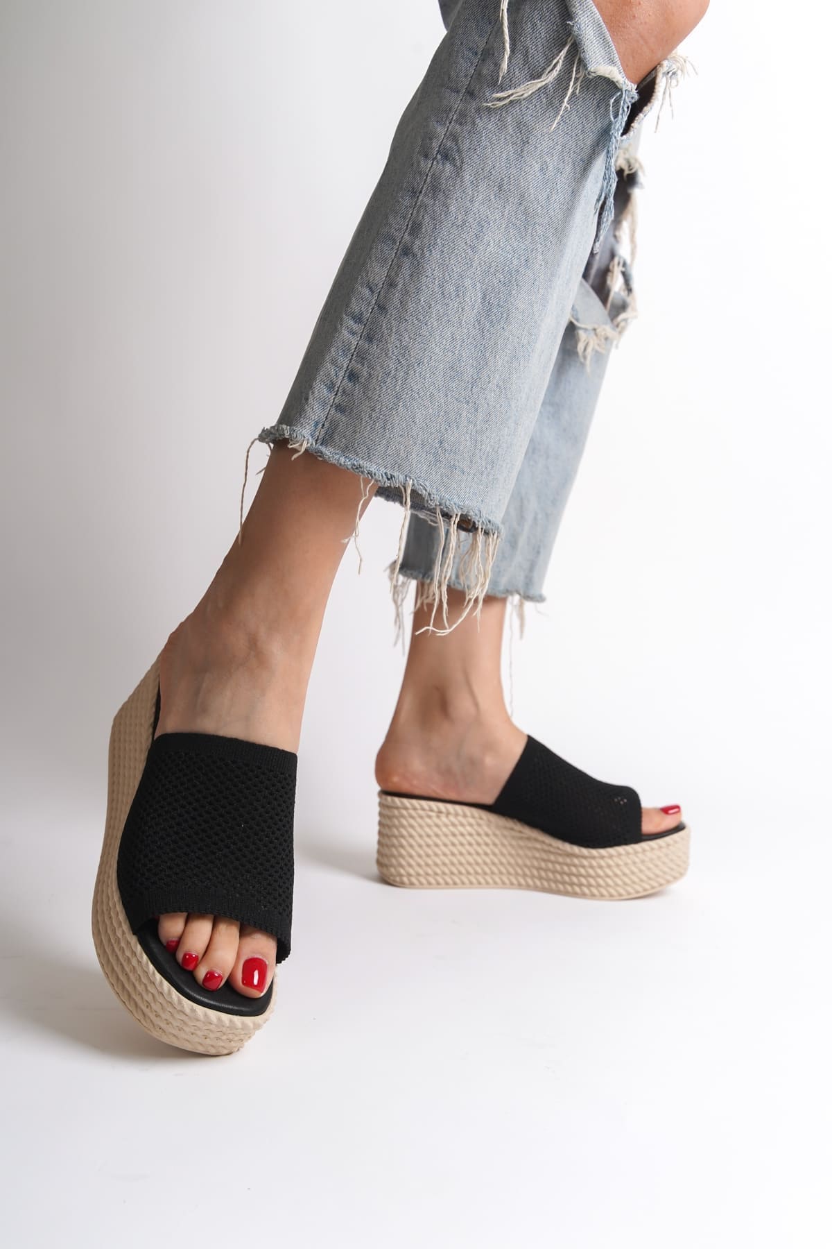MARLA Filler Balled Orthopedic Base Mesh With Appearance Sweater Women Slipper TKT - Black