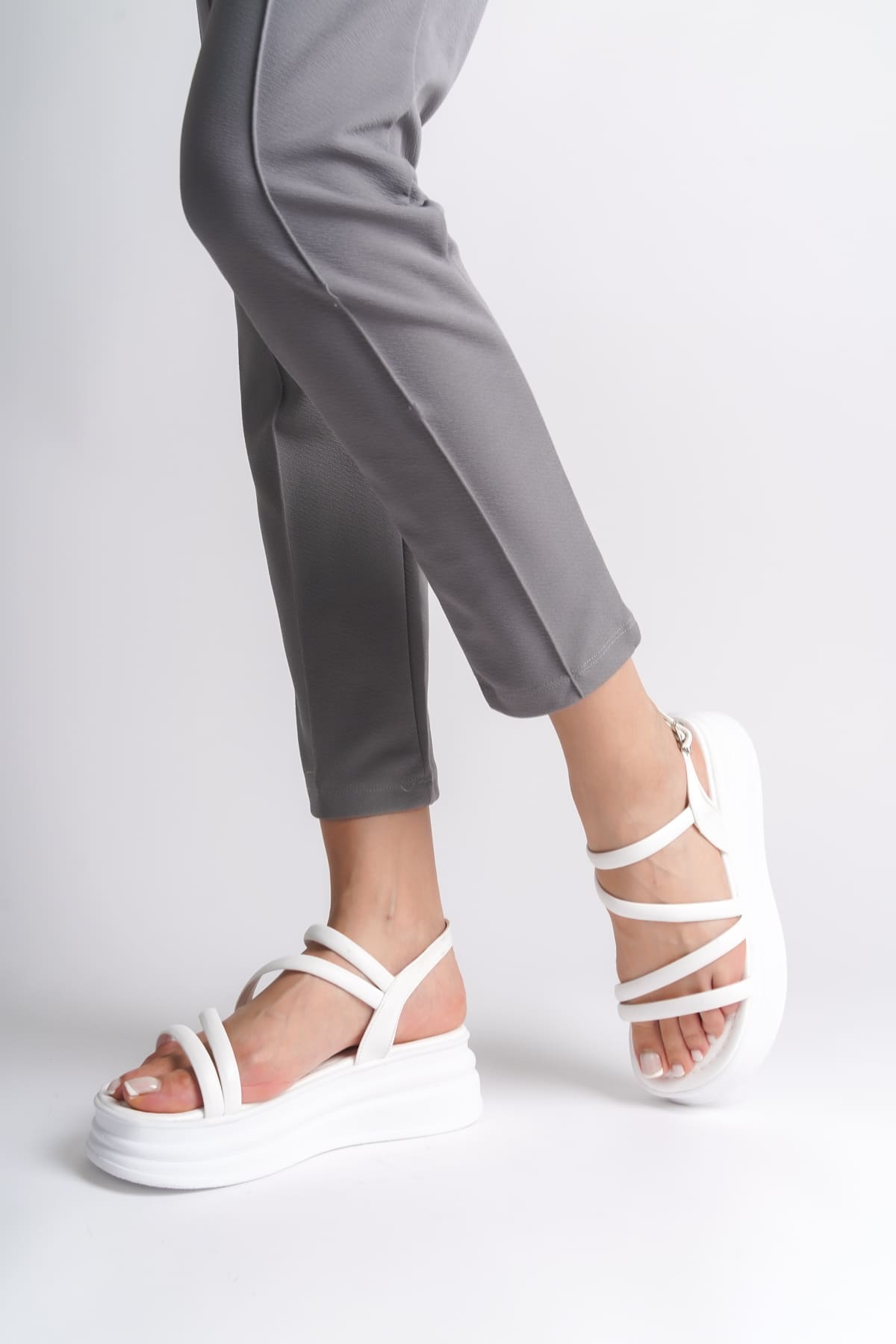 NATALIE İnce Tokalı Şerit Detaylı Ortopedik Taban Kadın Sandalet CBT - Beyaz - 40 Resim 2