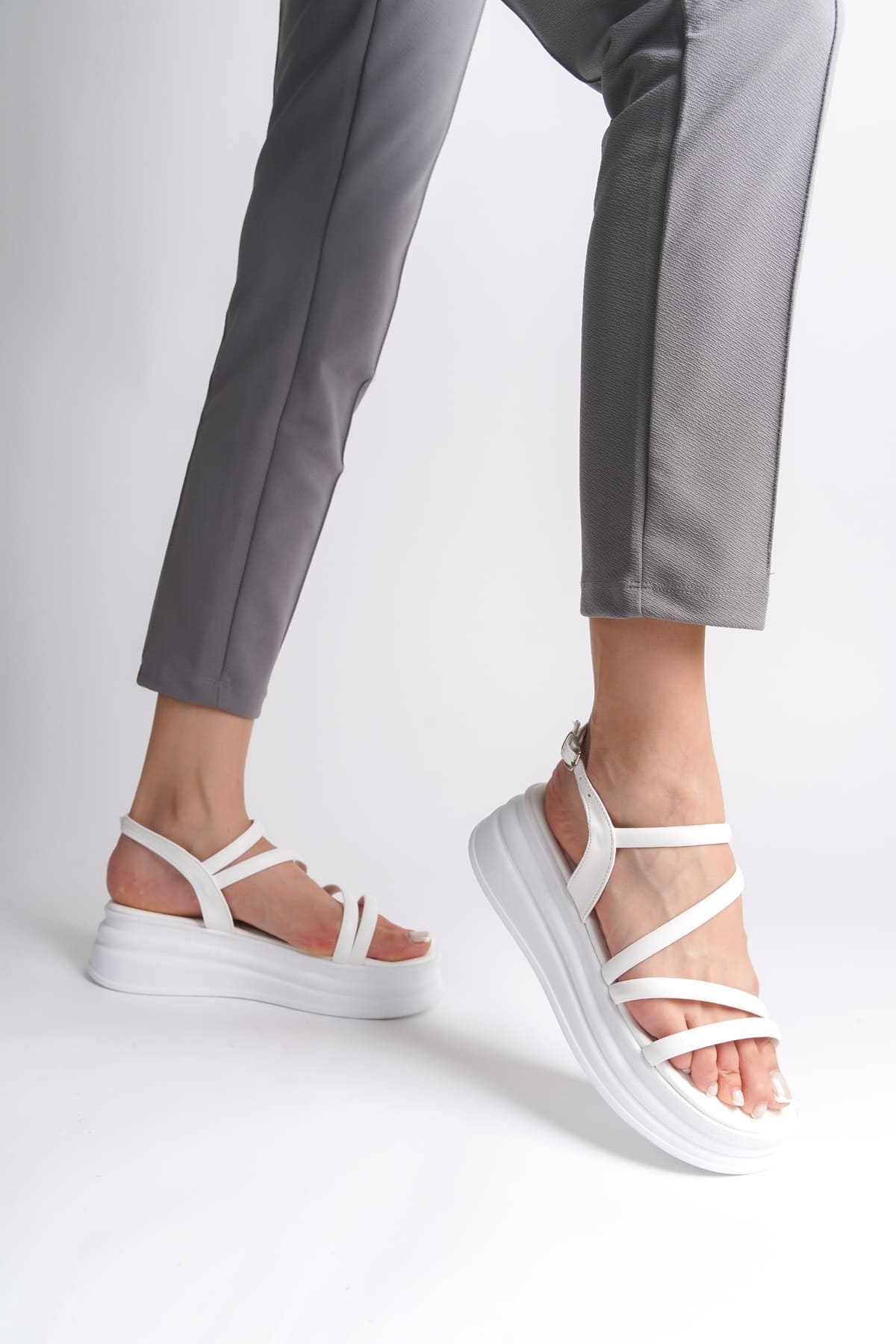NATALIE İnce Tokalı Şerit Detaylı Ortopedik Taban Kadın Sandalet CBT - Beyaz - 40