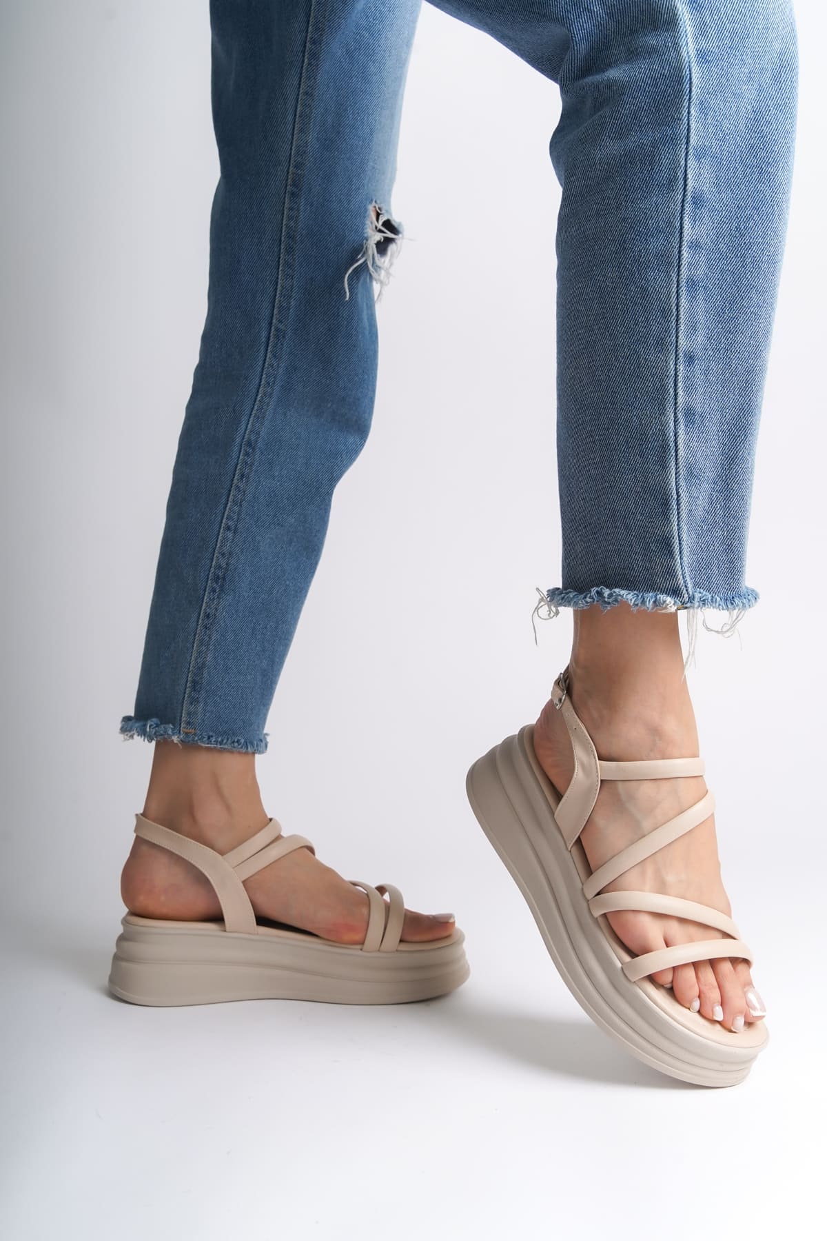 NATALIE İnce Tokalı Şerit Detaylı Ortopedik Taban Kadın Sandalet  CKT - Krem - 39 Resim 2