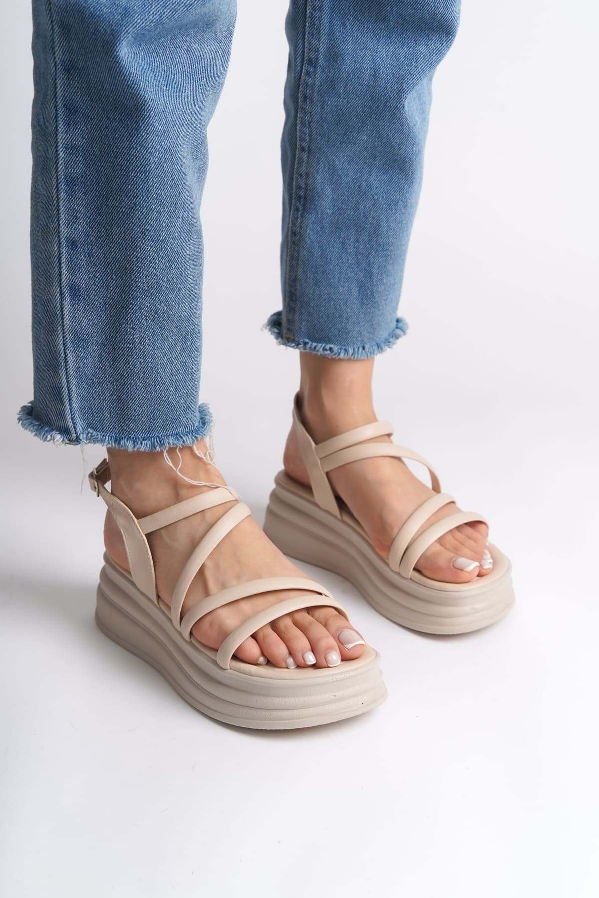 NATALIE İnce Tokalı Şerit Detaylı Ortopedik Taban Kadın Sandalet  CKT - Krem - 39