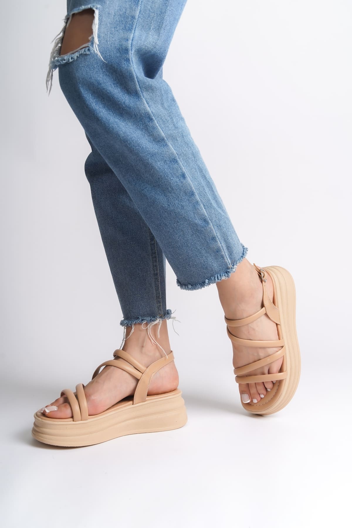 NATALIE İnce Tokalı Şerit Detaylı Ortopedik Taban Kadın Sandalet CTT - Ten - 37 Resim 2