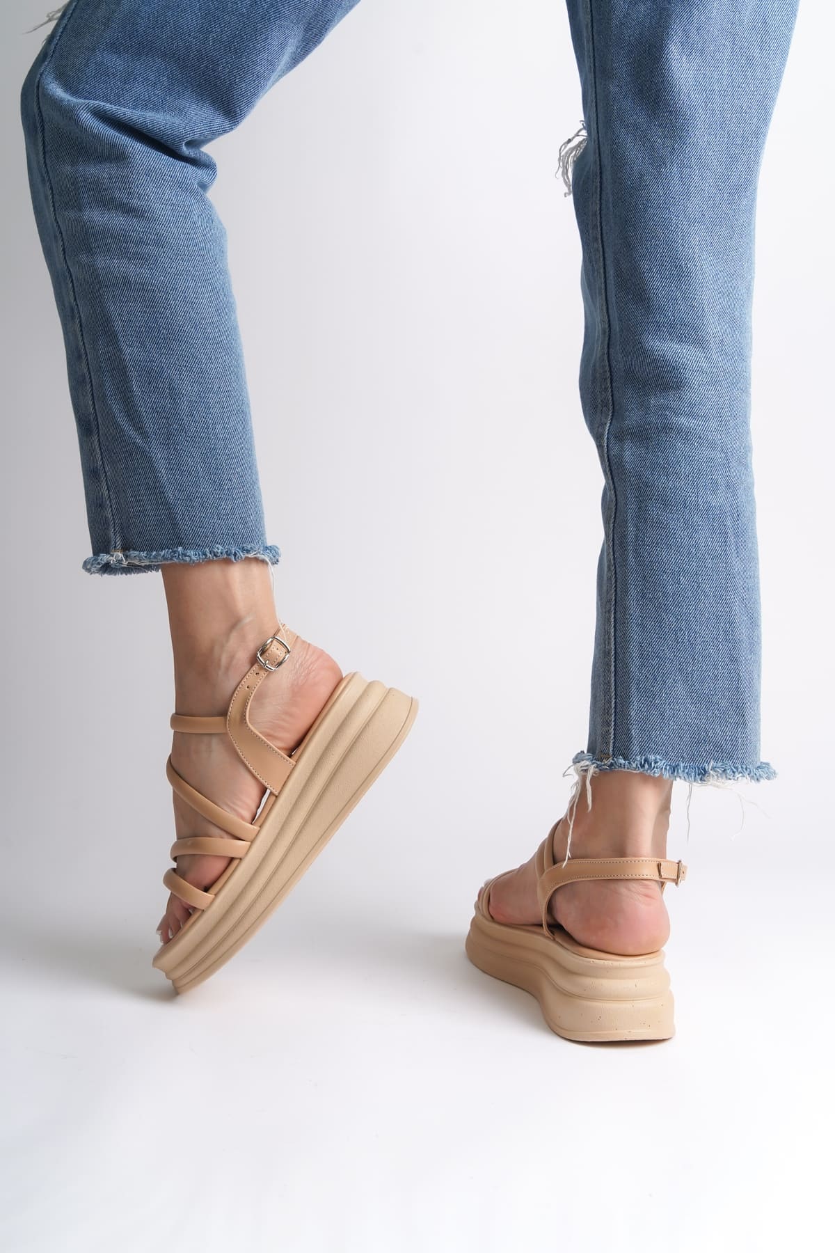 NATALIE İnce Tokalı Şerit Detaylı Ortopedik Taban Kadın Sandalet CTT - Ten - 37 Resim 3