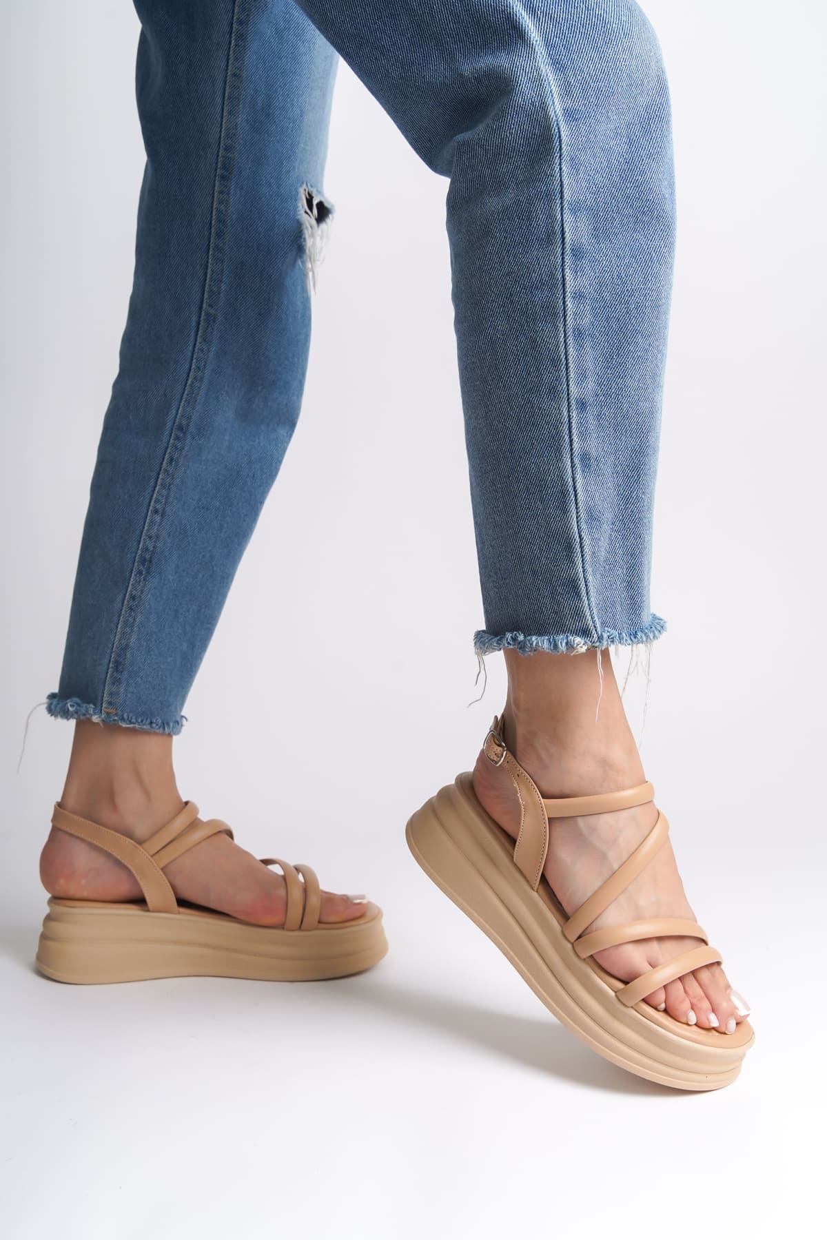 NATALIE İnce Tokalı Şerit Detaylı Ortopedik Taban Kadın Sandalet CTT - Ten - 37