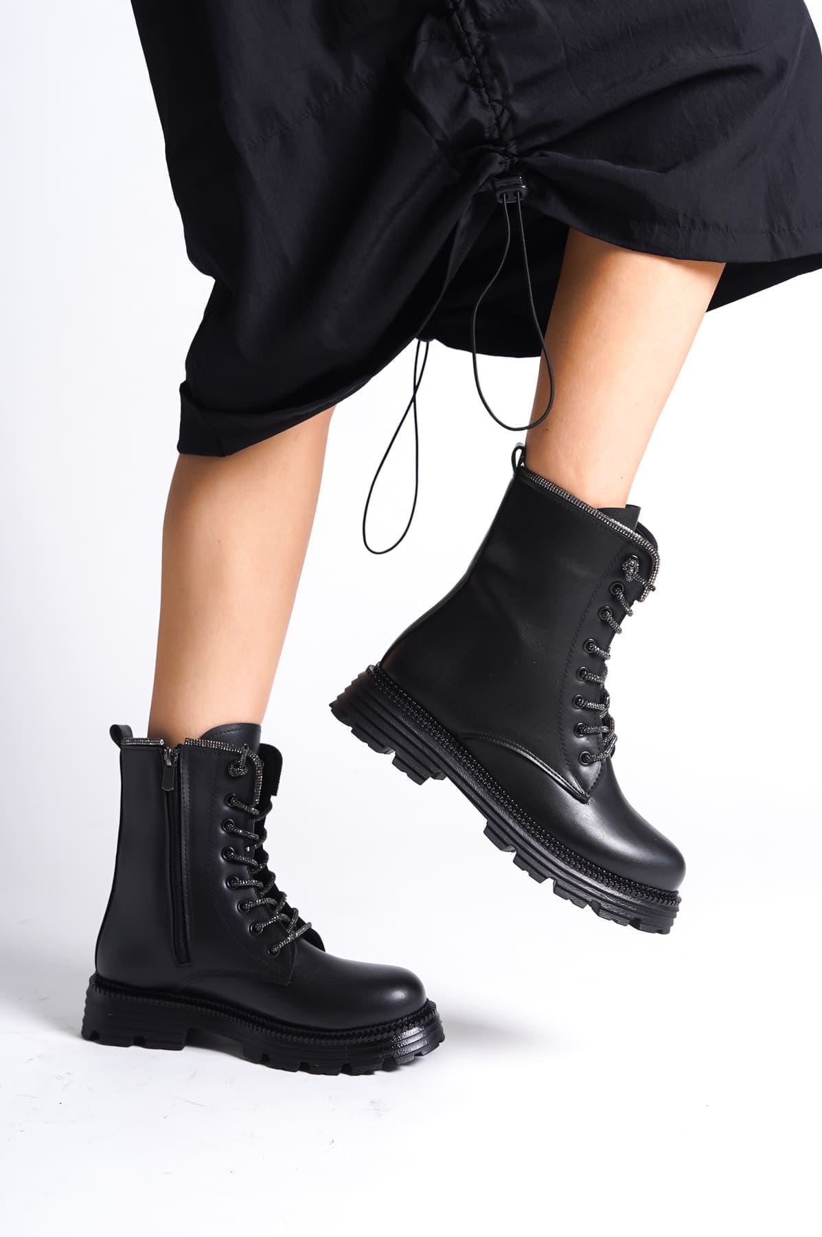 PAMELA Bağcıklı Fermuarlı Ortopedik Taban Taşlı Kadın Bot Siyah