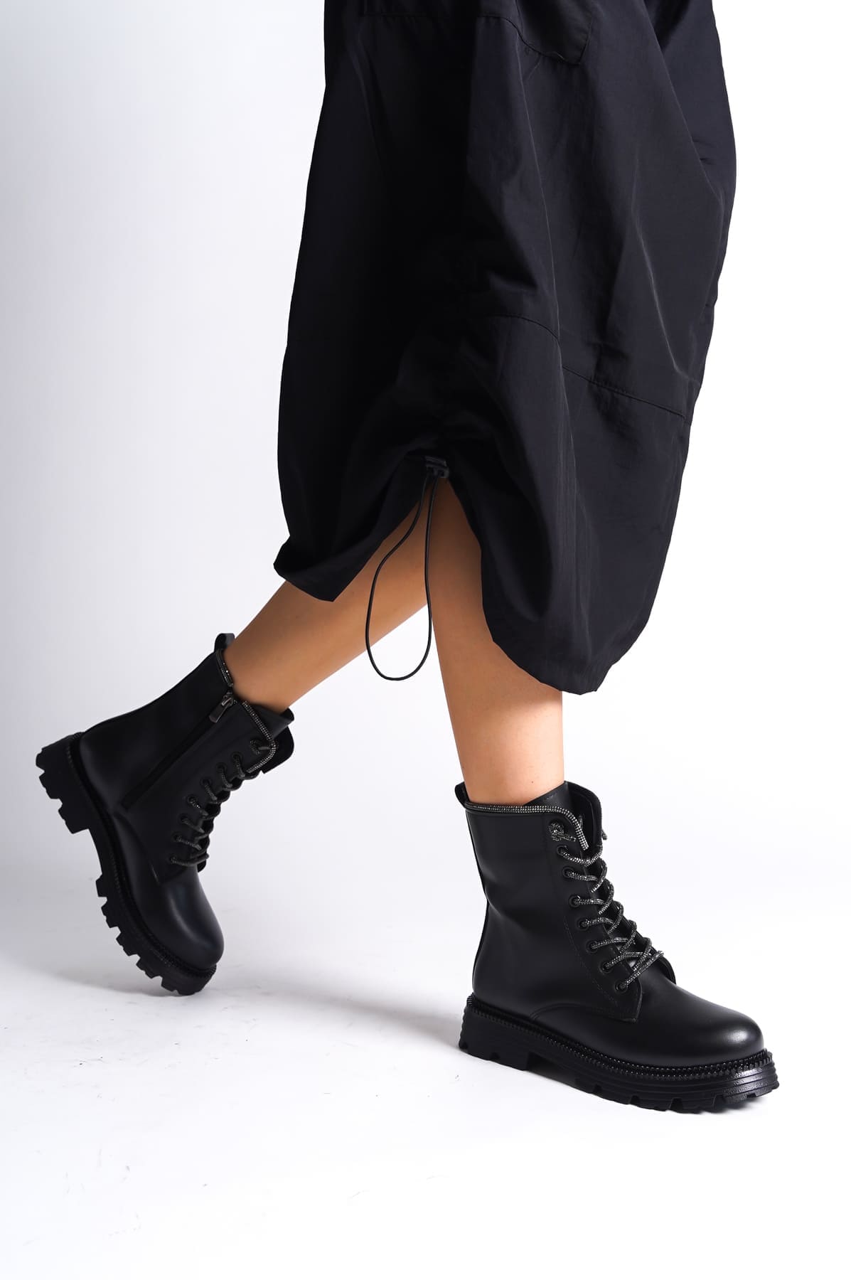 PAMELA Bağcıklı Fermuarlı Ortopedik Taban Taşlı Kadın Bot CST - Siyah - 37