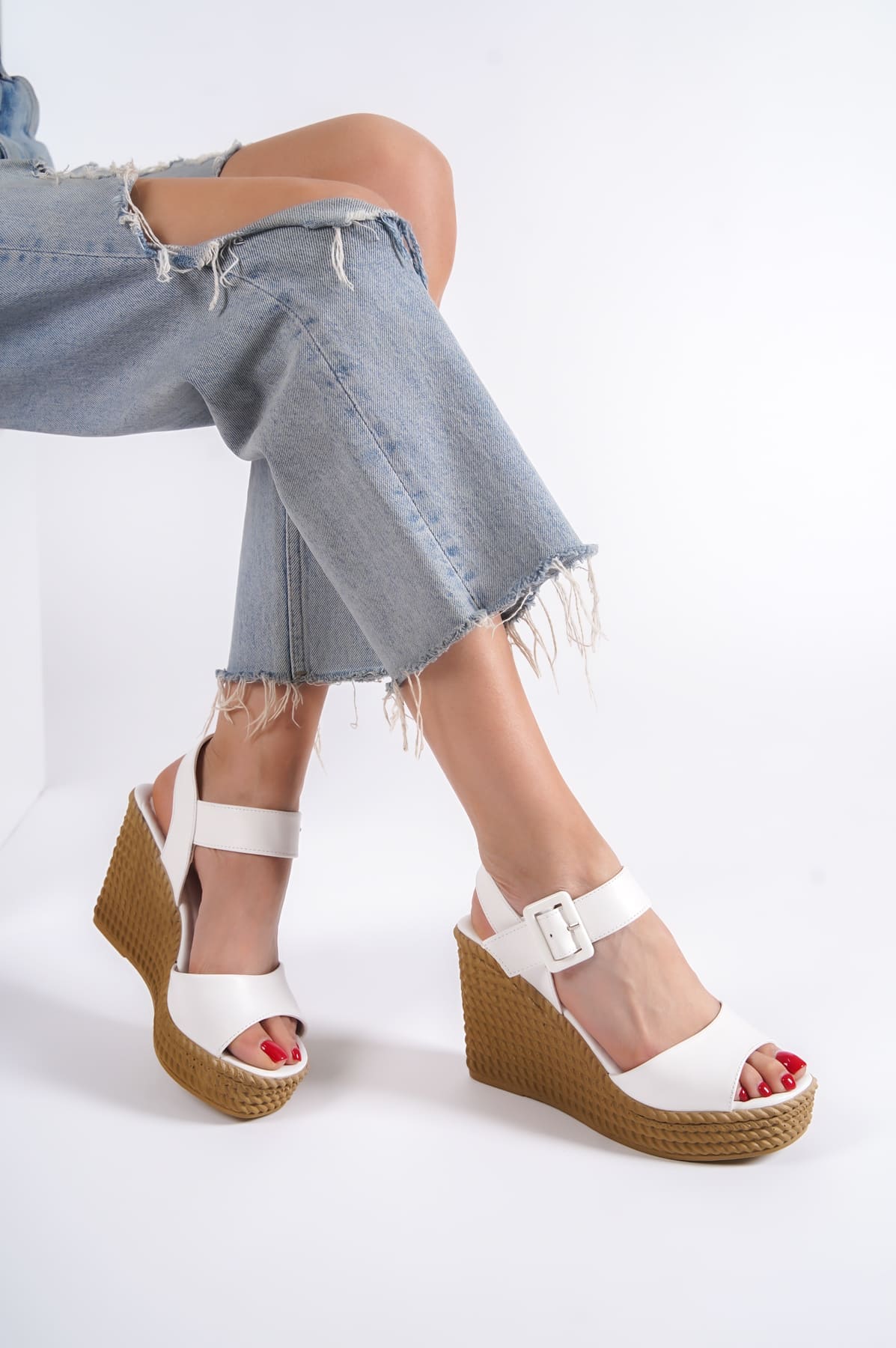 PERLA Tokalı Lastikli Dolgu Topuklu Ortopedik Taban Hasır Görünümlü Kadın Sandalet CKT - Beyaz - 40 Resim 2