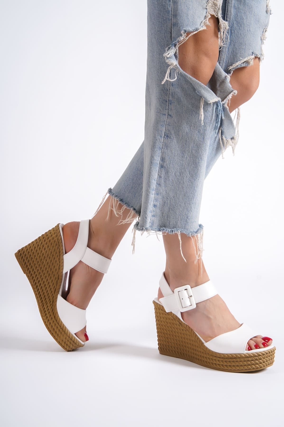 PERLA Tokalı Lastikli Dolgu Topuklu Ortopedik Taban Hasır Görünümlü Kadın Sandalet CKT - Beyaz - 40