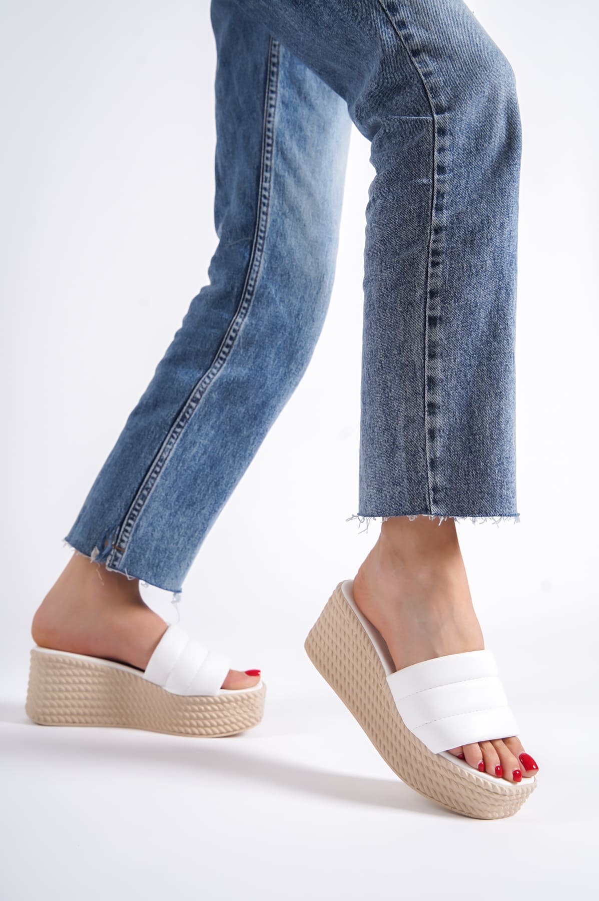 REINA Dolgu Topuklu Ortopedik Taban Hasır Görünümlü Kadın Terlik CKT - Beyaz - 40