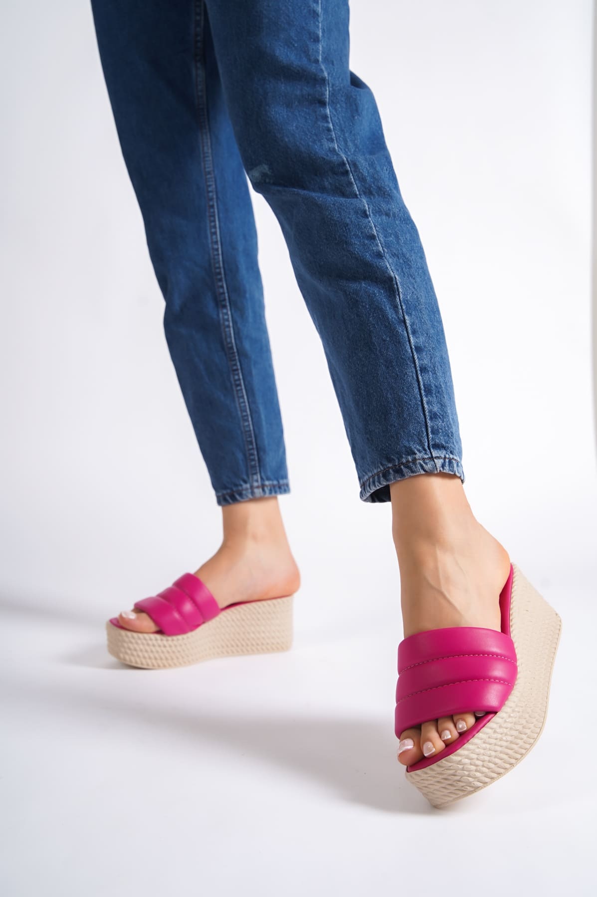 REINA Fuşya Dolgu Topuklu Ortopedik Hasır Görünümlü Kadın Terlik