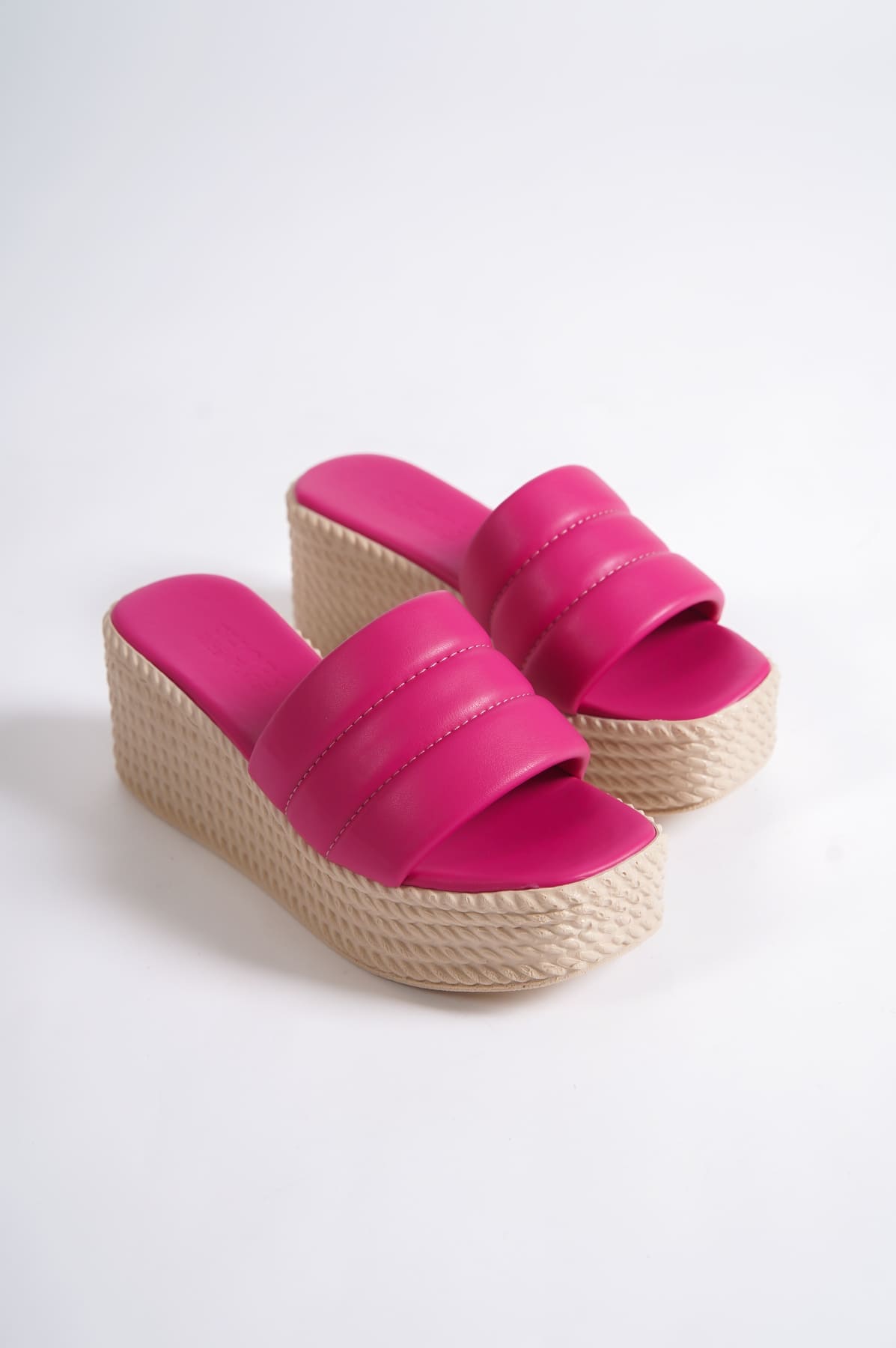 REINA Fuşya Dolgu Topuklu Ortopedik Hasır Görünümlü Kadın Terlik