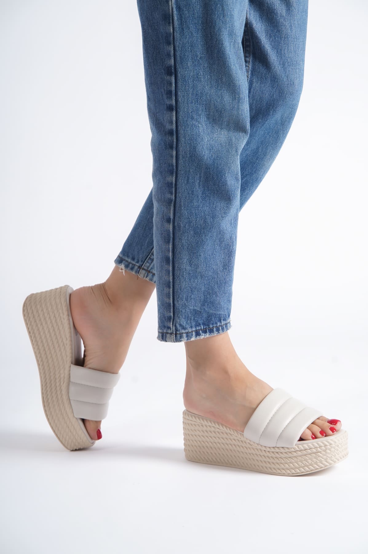 REINA Dolgu Topuklu Ortopedik Taban Hasır Görünümlü Kadın Terlik CKT - Krem - 40 Resim 2