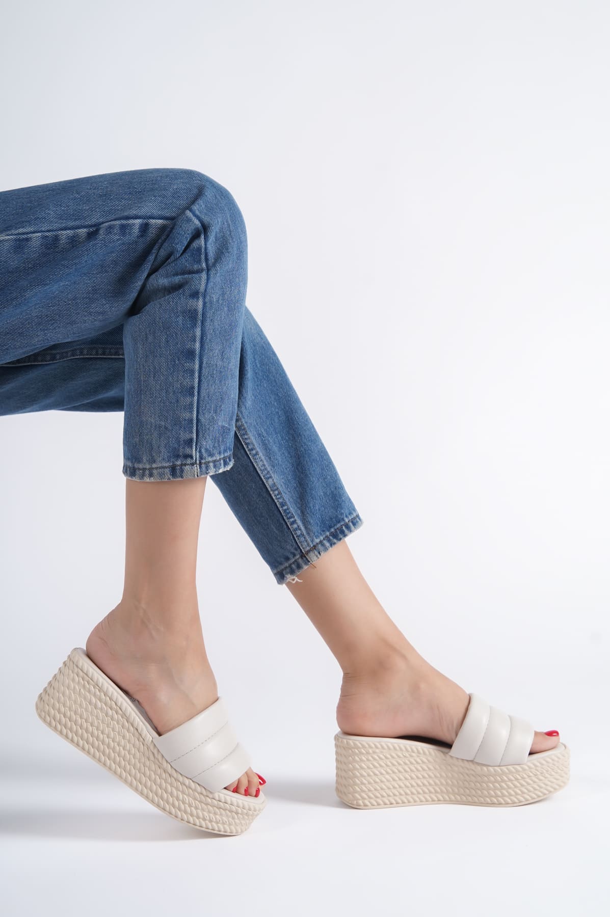 REINA Dolgu Topuklu Ortopedik Taban Hasır Görünümlü Kadın Terlik CKT - Krem - 40 Resim 3