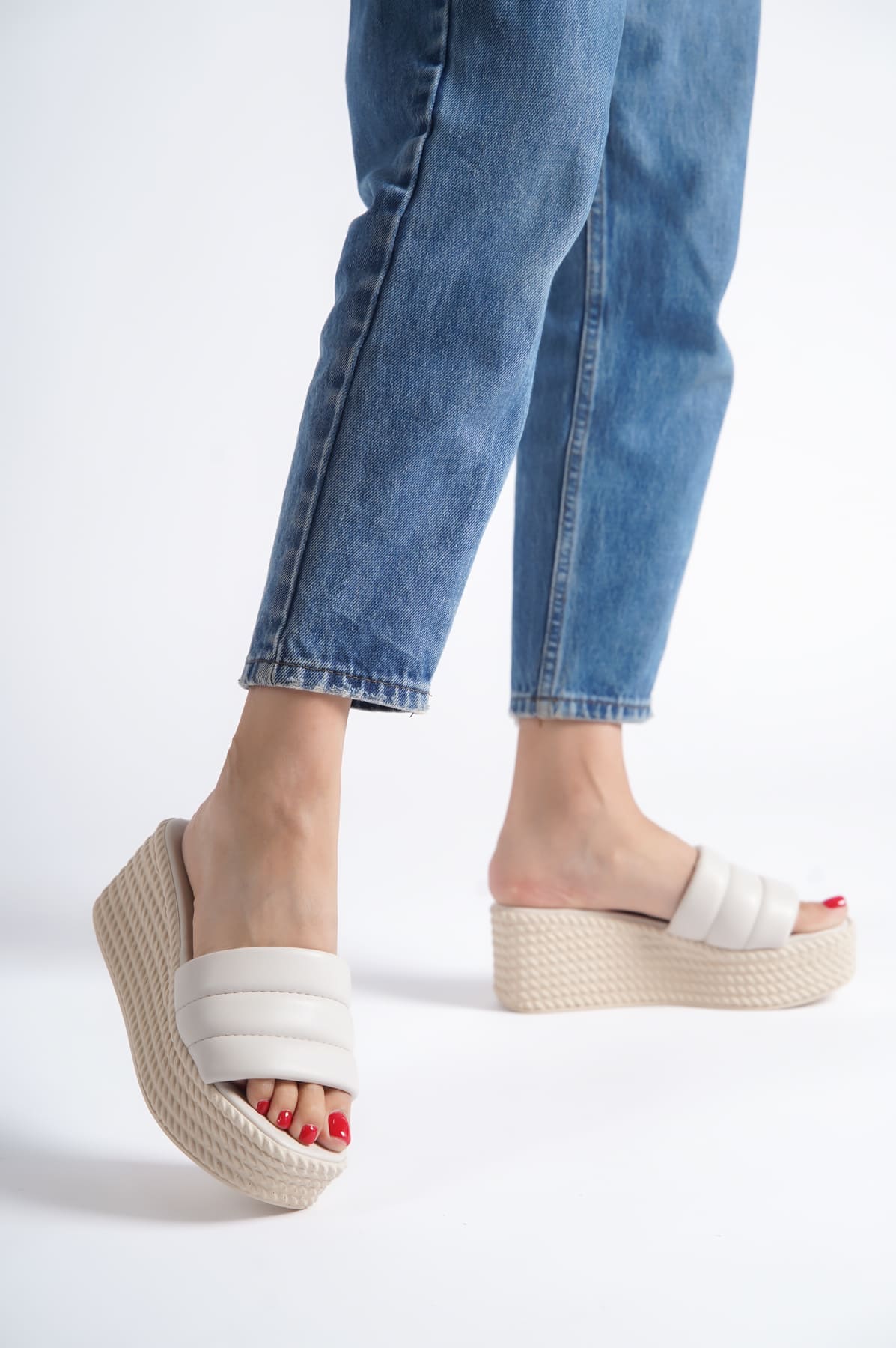 REINA Filler Balled Orthopedic Base Mesh With Appearance Female Slippers CKT - Cream