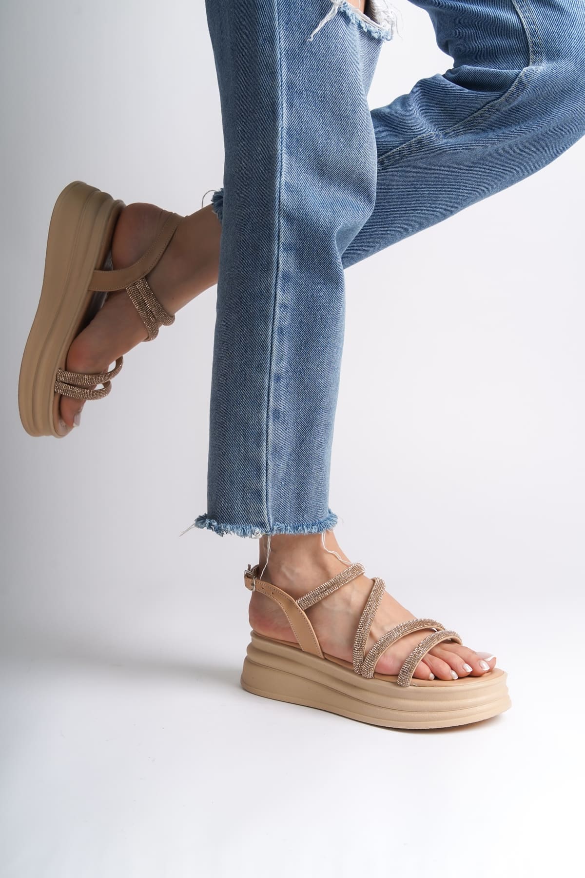 RILEY İnce Tokalı Taşlı Şeritli Ortopedik Taban Kadın Sandalet CTT - Ten - 38 Resim 2