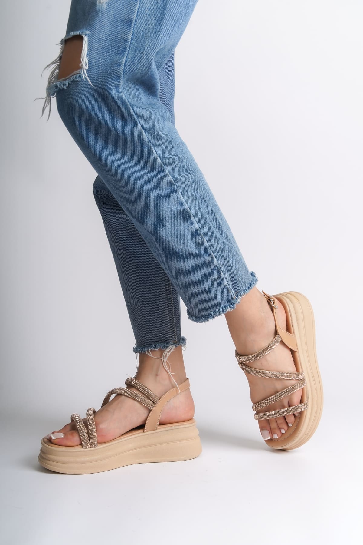 RILEY İnce Tokalı Taşlı Şeritli Ortopedik Taban Kadın Sandalet CTT - Ten - 38 Resim 3